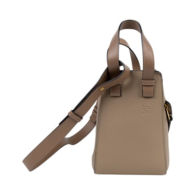羅意威 LOEWE Compact Hammock bag 小牛皮 肩背 吊床包 A538H13X03 沙色HAMMOCK COMPACT 防塵袋