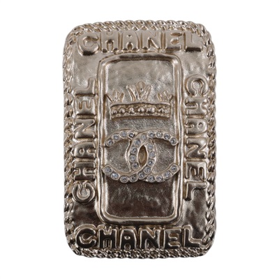 香奈兒 CHANEL 胸針 飾品 G21A 金色鐵牌造型胸針 原廠盒子/防塵袋