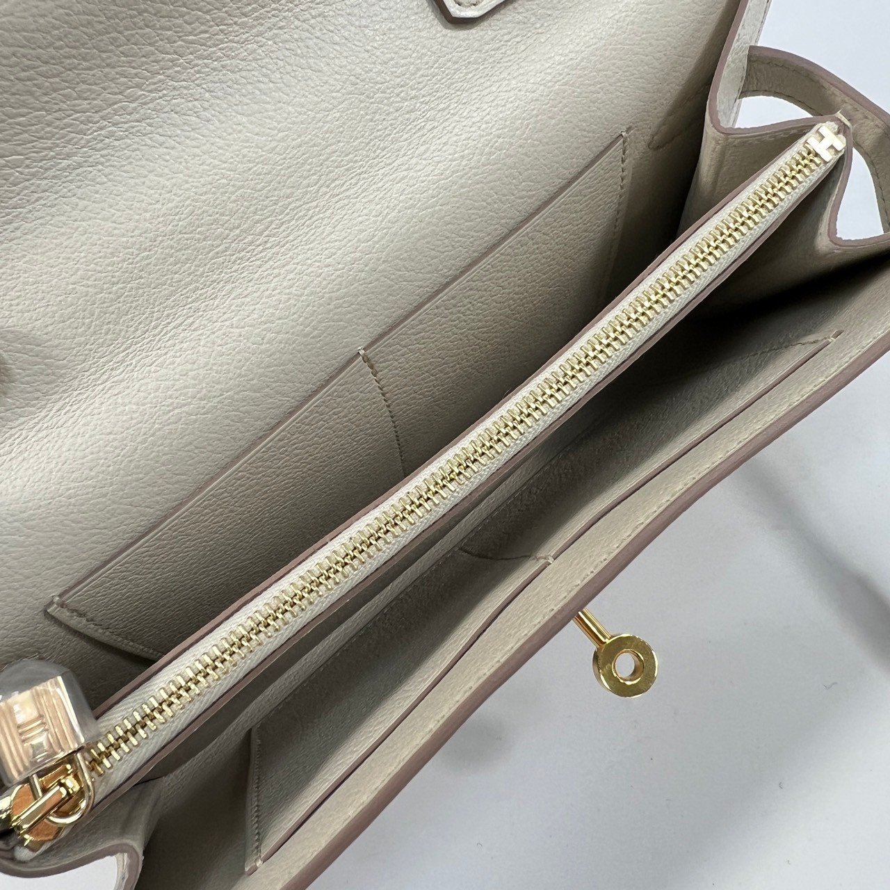 愛馬仕 Hermes Kelly to go 長夾肩背包 KLG W刻 灰白KELLY TO GO 原廠盒子/防塵袋