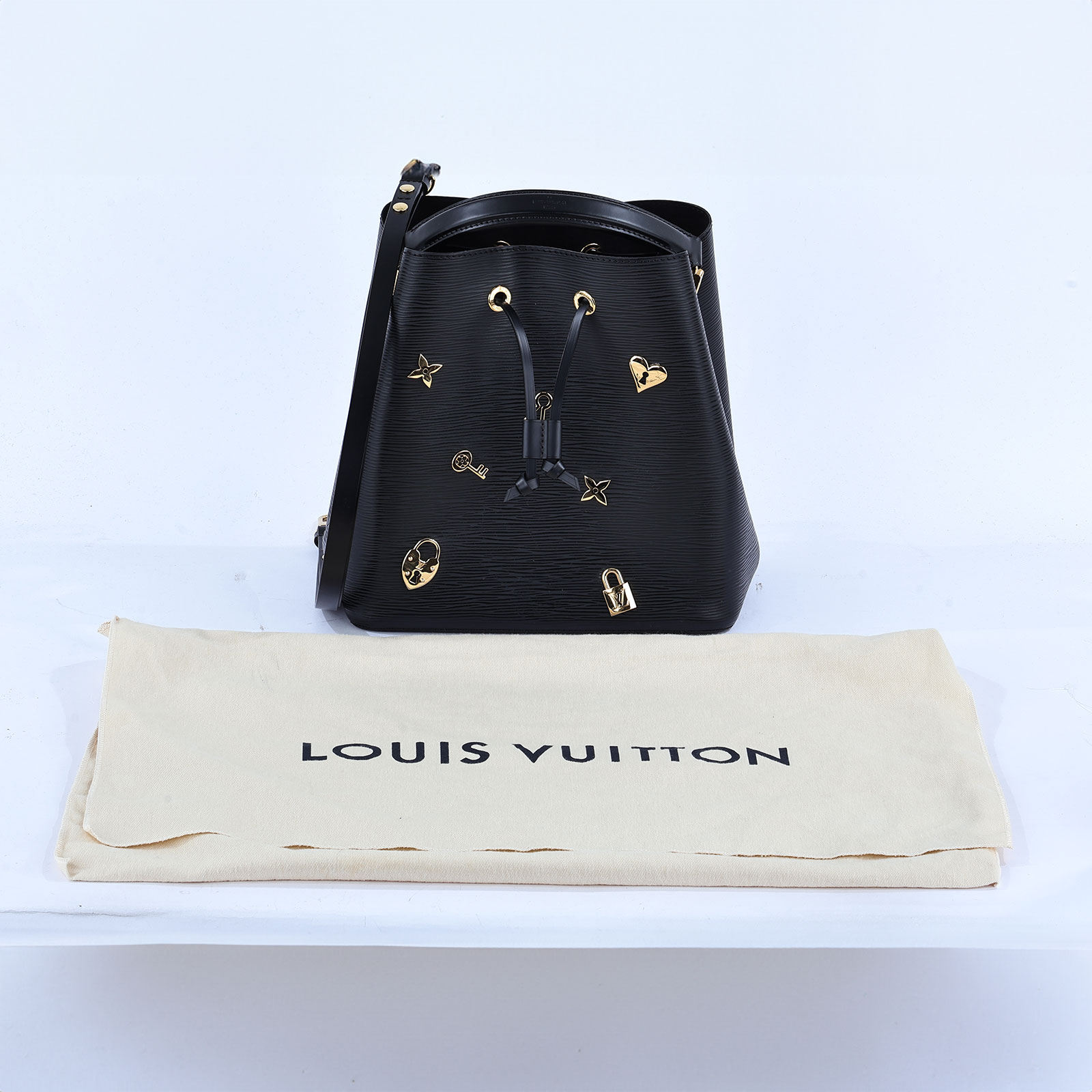 路易威登 LOUIS VUITTON NéoNoé 手提 肩背包 M53237 晶片款 黑EPI造型水桶NéoNoé 防塵袋
