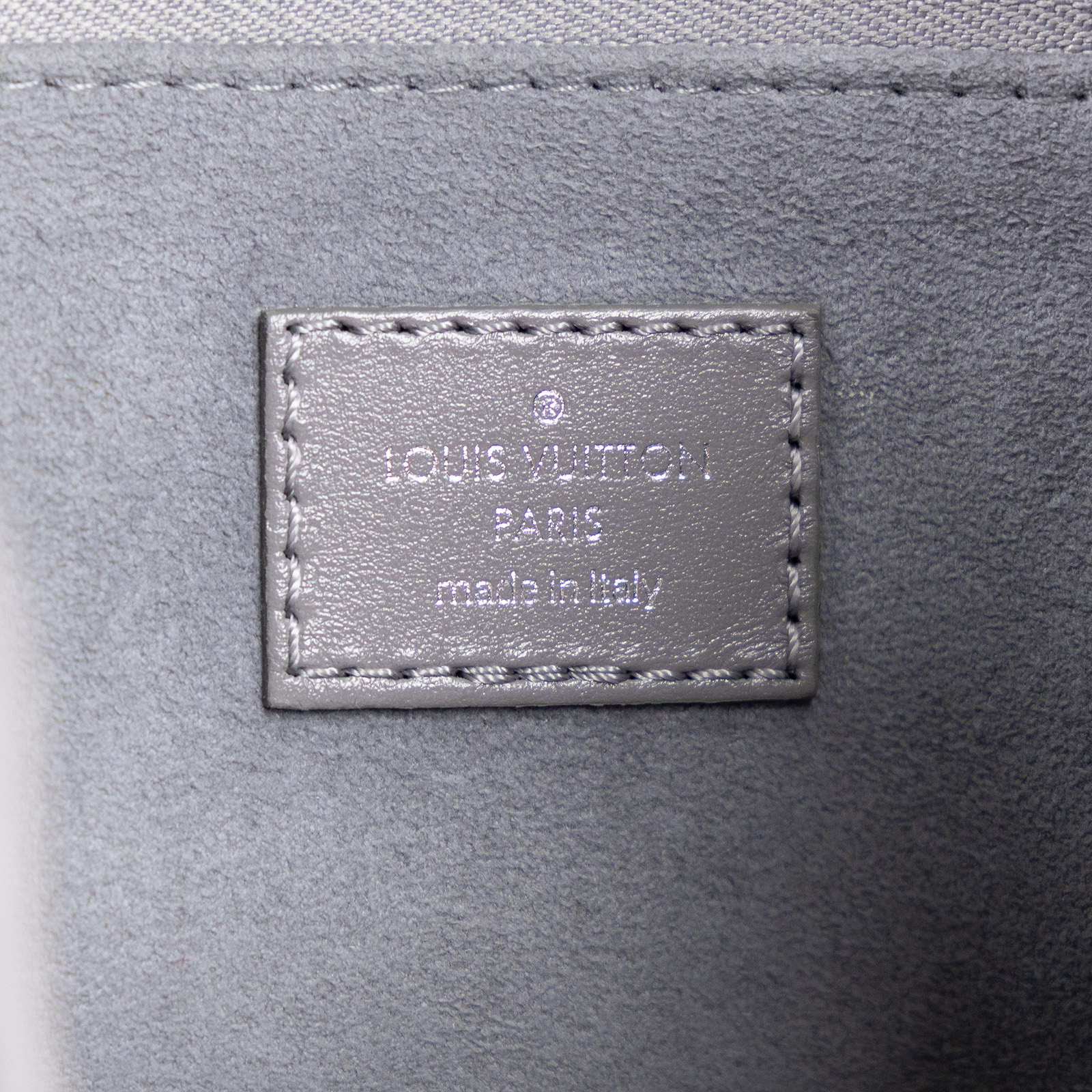 路易威登 LOUIS VUITTON CarryAll Cargo Vibe PM 手提包 灰色 M12579 晶片款  原廠盒子/防塵袋/皮背帶/銀鍊背帶