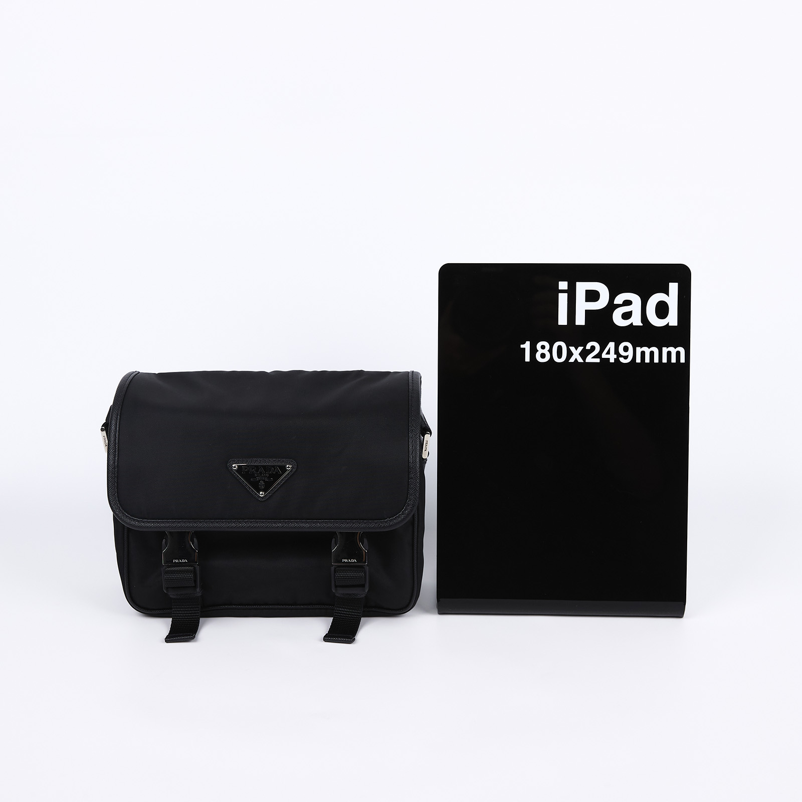 普拉達 PRADA Re-Nylon Saffiano 皮革肩背袋 2VD034_2DMH 黑尼龍掀蓋郵差包 無附屬品