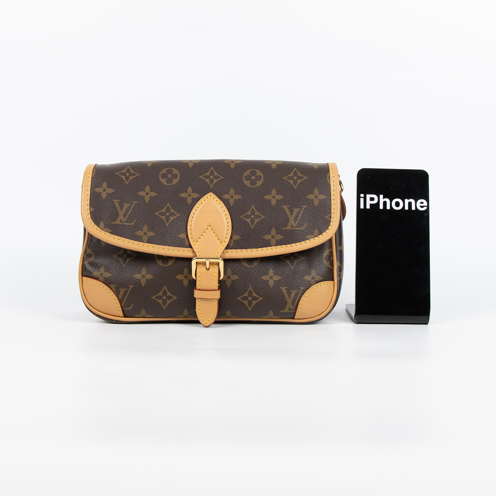 路易威登 LOUIS VUITTON Diane 腋下包法棍 單肩背包 經典帆布 M46049 晶片款 原花DIANE 原廠盒子/防塵袋/背帶