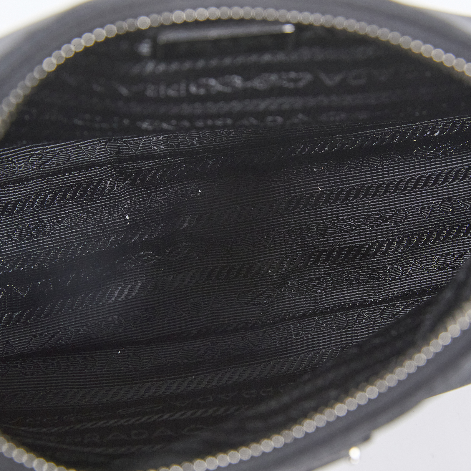 普拉達 PRADA Re-Edition 2005 Re-Nylon 手袋 1BH204_R064 黑銀三合一尼龍肩背包 無附屬品