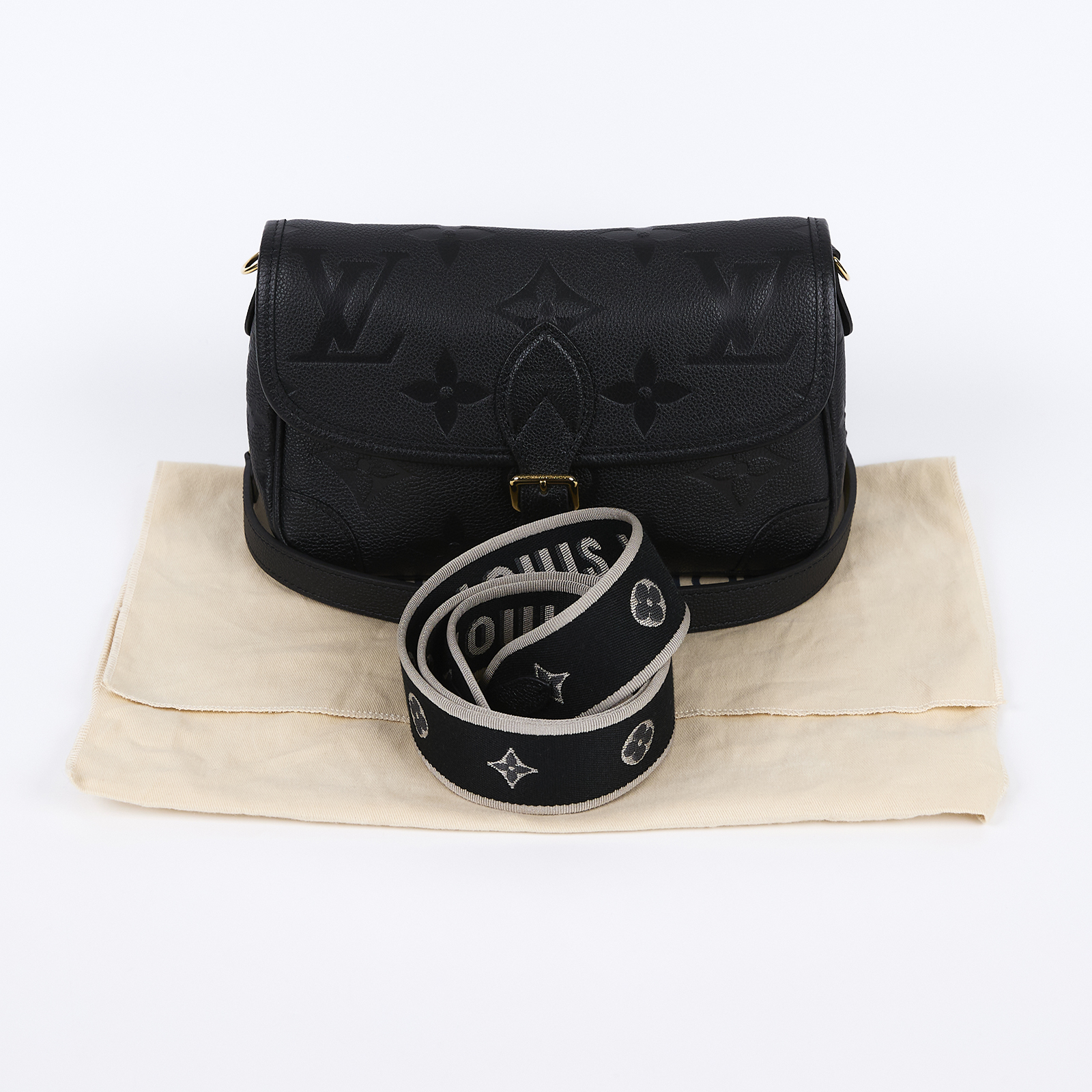 路易威登 LOUIS VUITTON Diane 腋下包法棍 單肩背包 黑色 M46386 晶片款 黑大原花壓紋DIANE 防塵袋