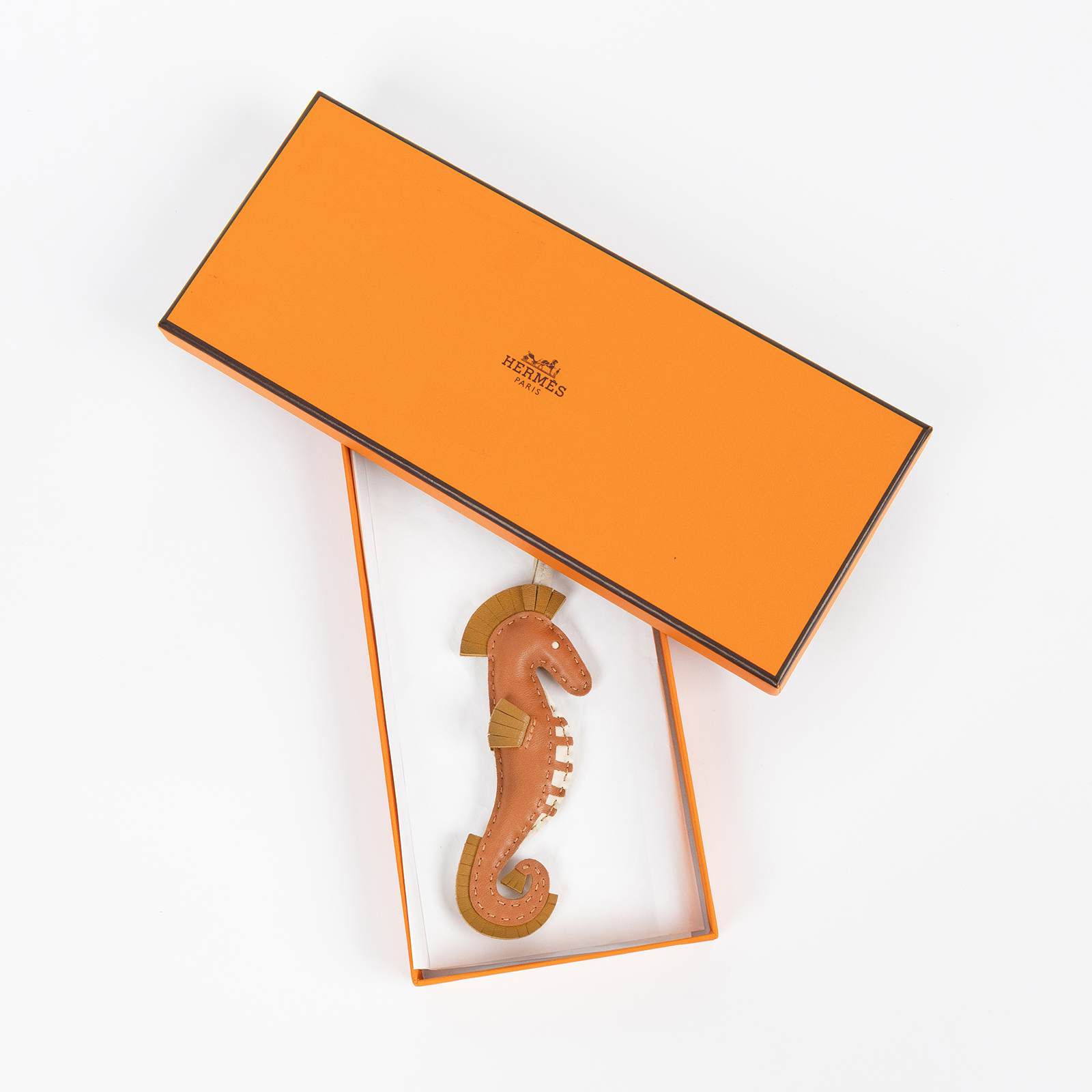 愛馬仕 Hermes 海馬造型 吊飾 H084738CAAF B AM B刻 棕色海馬吊飾 原廠盒子