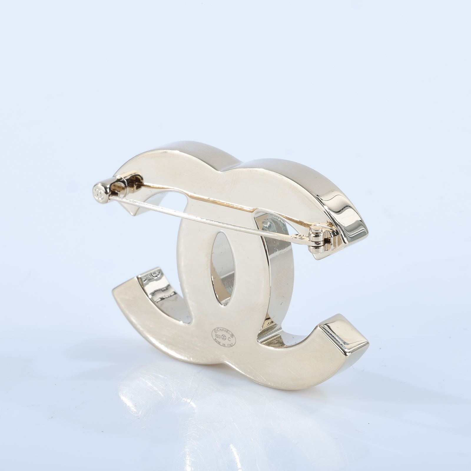 香奈兒 CHANEL CC LOGO 琺瑯 胸針 B23 C 黑白雙C胸針 原廠盒子/內襯