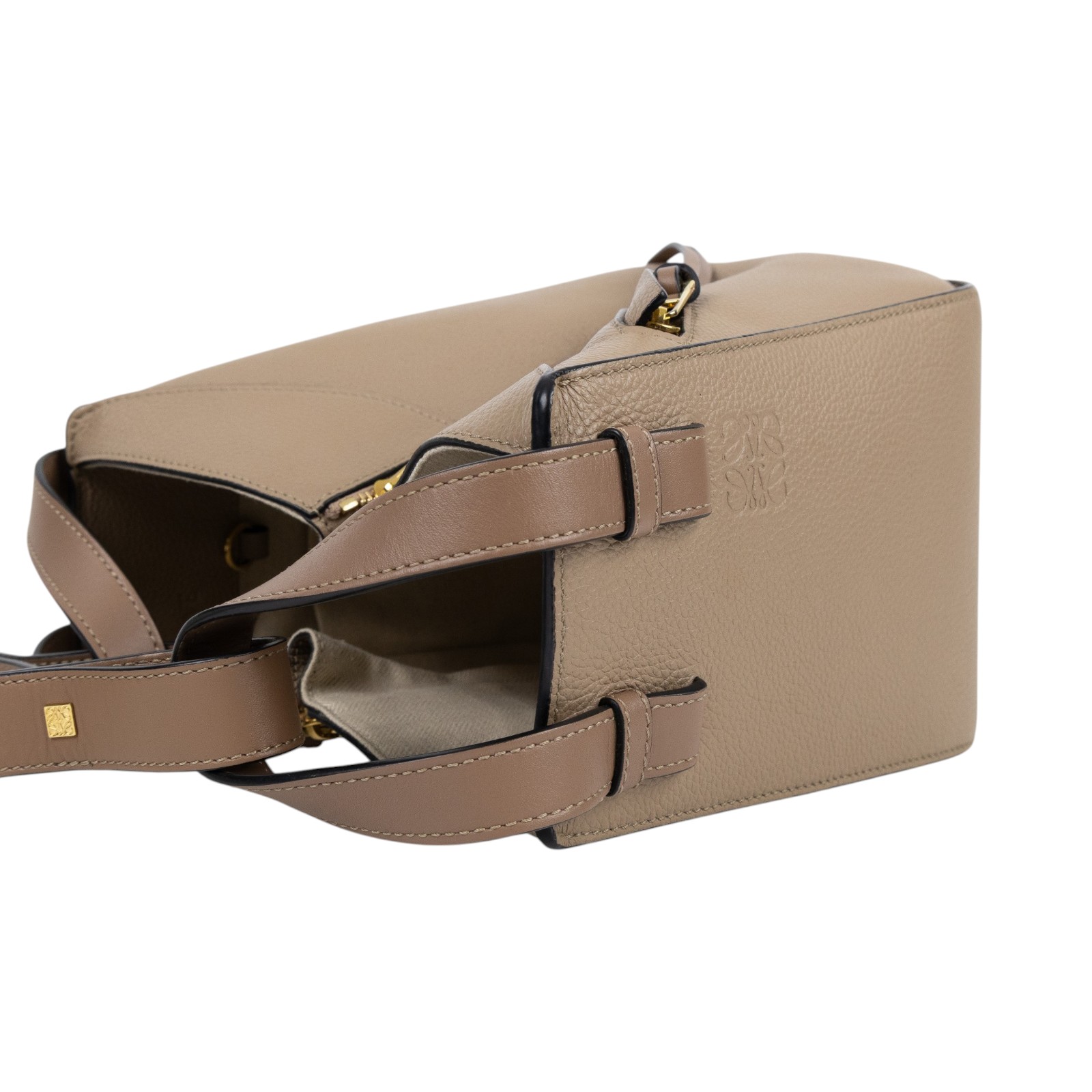 羅意威 LOEWE Compact Hammock bag 小牛皮 肩背 吊床包 A538H13X03 沙色HAMMOCK COMPACT 防塵袋