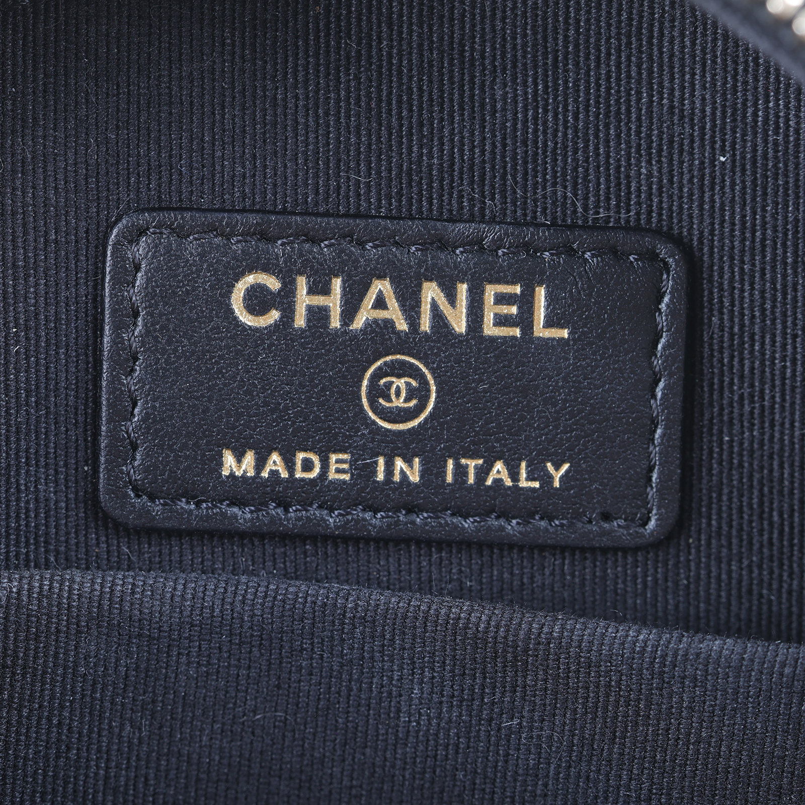 香奈兒 CHANEL 19 荔枝皮 肩背 斜背 水鑽 圓餅包 AP2736 B08043 黑荔枝水鑽圓餅包 原廠盒子/防塵袋/保證卡/購買證明