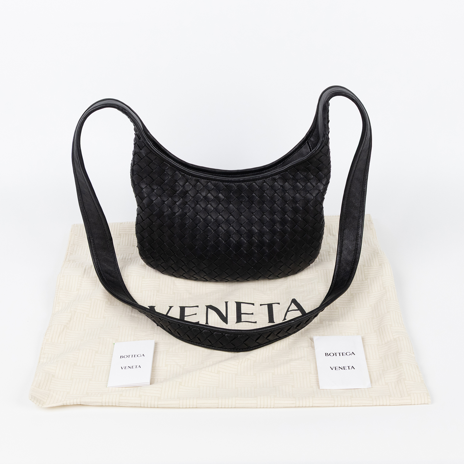寶緹嘉 BOTTEGA VENETA Veneto Bag 斜背包 小型 836918V5RI1 黑編織Veneto肩背包 防塵袋