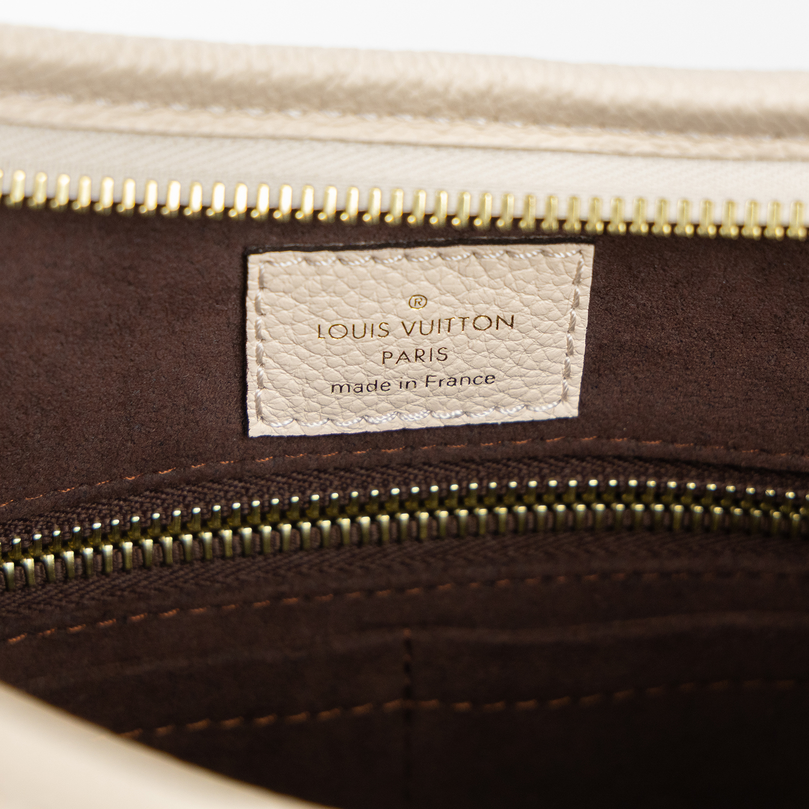 路易威登 LOUIS VUITTON CarryAll PM  奶油色 牛皮 肩背包 M46293 晶片款 奶油CarryAll PM 防塵袋/內袋