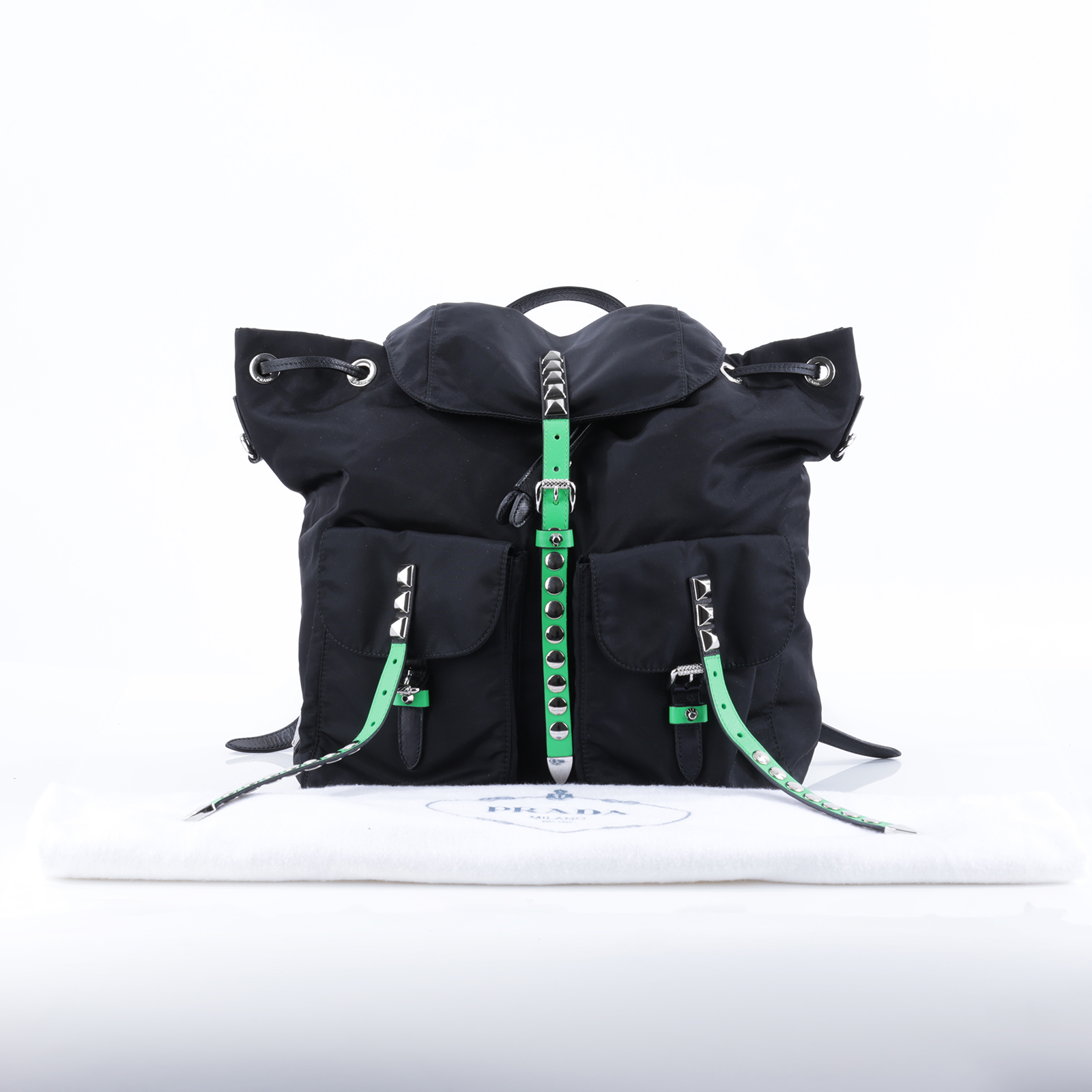 普拉達 PRADA New Vela 後背包 1BZ811_2BYB 黑綠尼龍鉚釘後背包 防塵袋