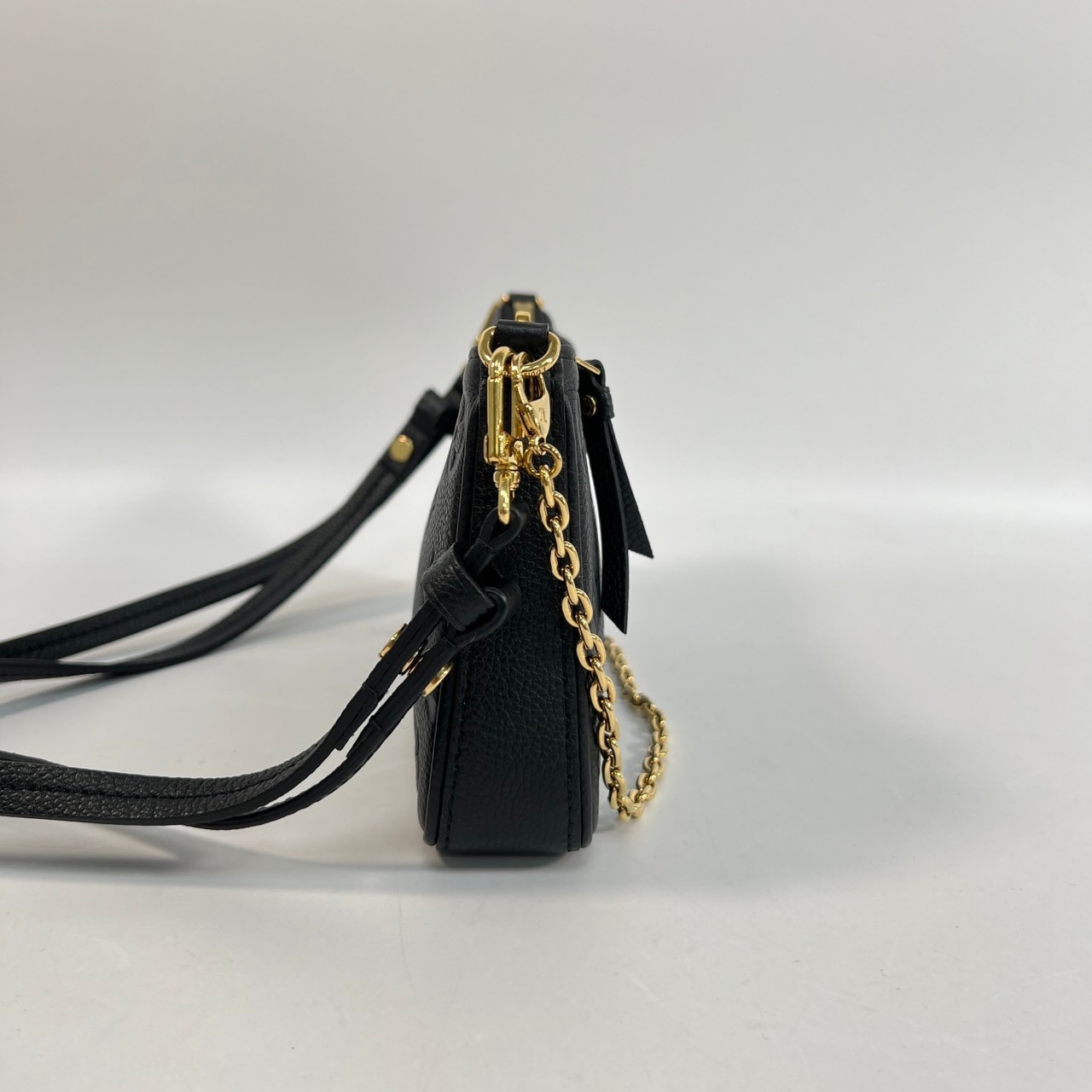 路易威登 LOUIS VUITTON Easy Pouch On Strap 壓紋牛皮二用包 黑色 M80349 晶片款  原廠盒子/防塵袋