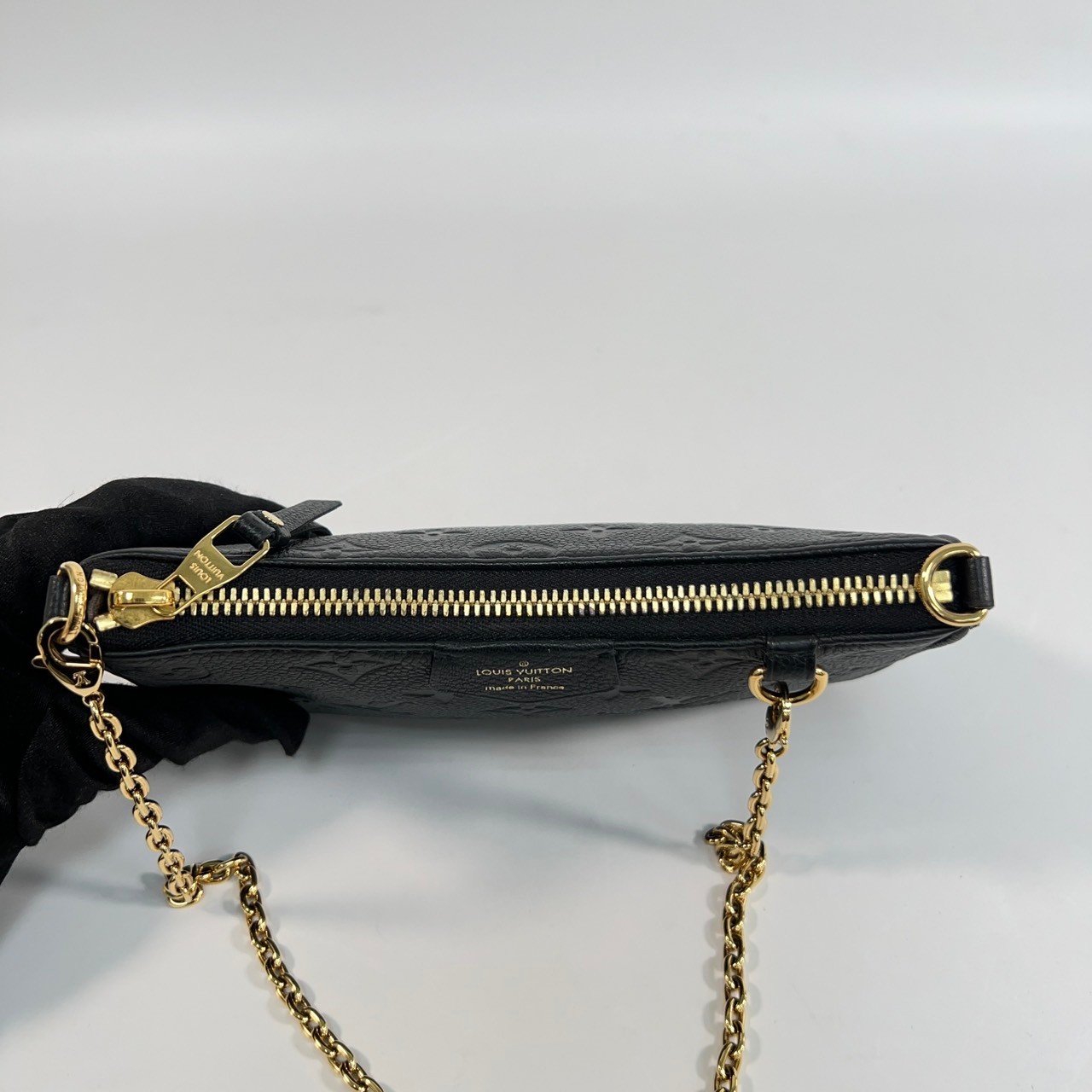 路易威登 LOUIS VUITTON Easy Pouch On Strap 壓紋牛皮二用包 黑色 M80349 晶片款  原廠盒子/防塵袋