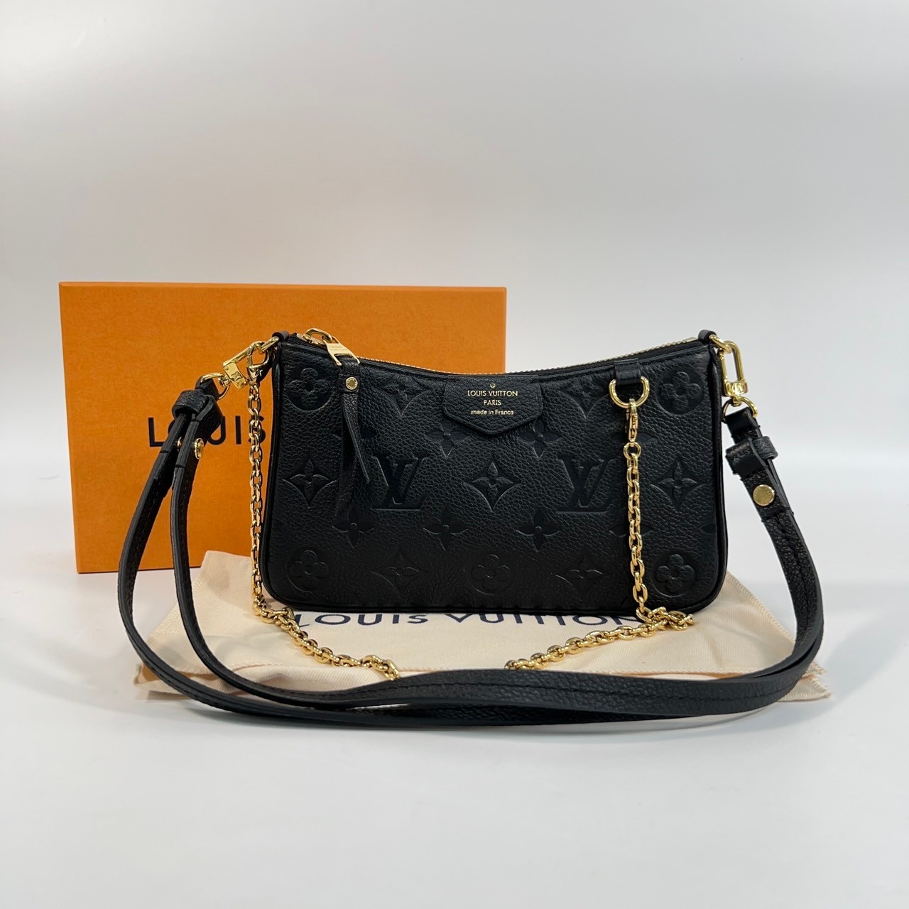 路易威登 LOUIS VUITTON Easy Pouch On Strap 壓紋牛皮二用包 黑色 M80349 晶片款  原廠盒子/防塵袋