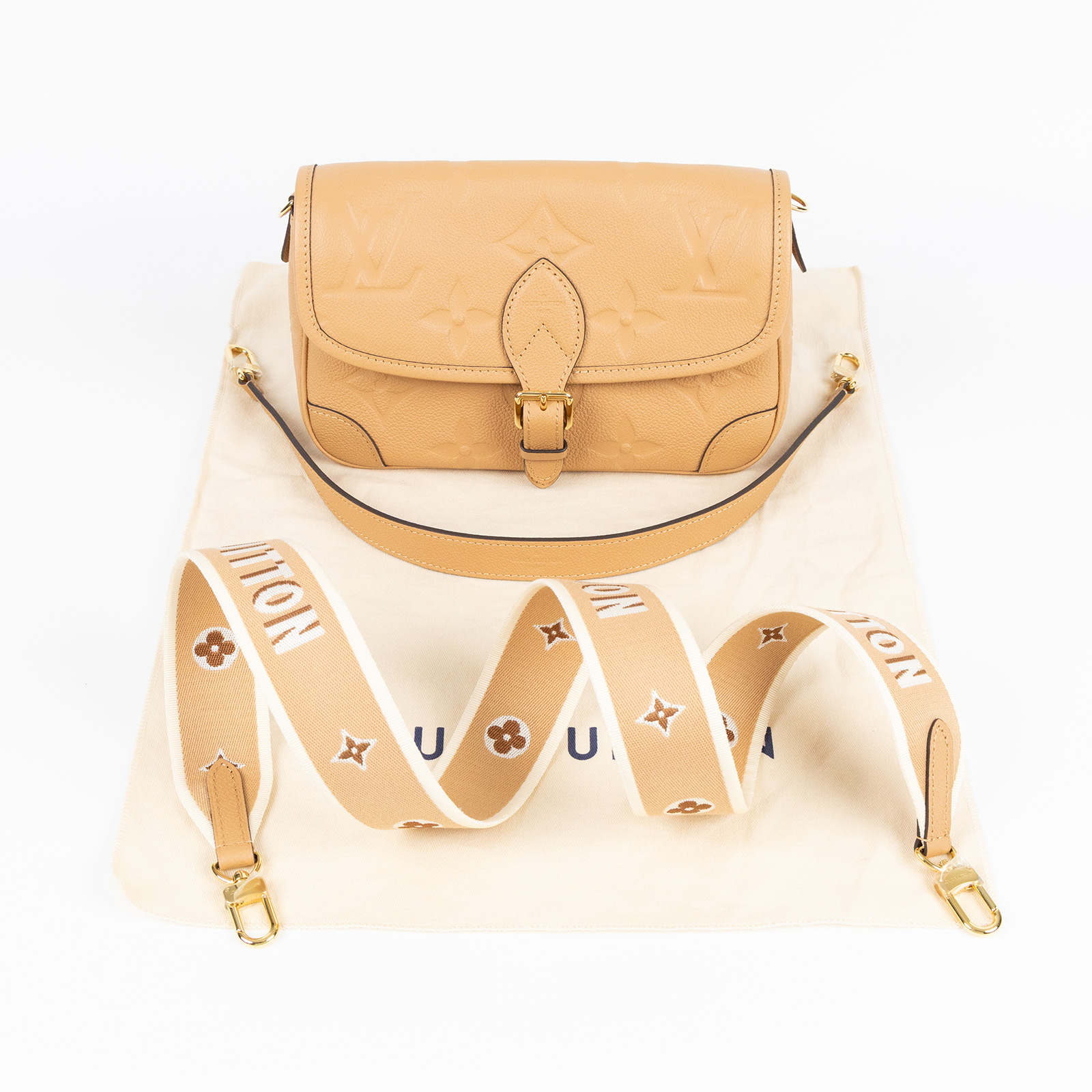 路易威登 LOUIS VUITTON Diane 腋下包法棍 單肩背包 霞光橙 M11817 晶片款 奶茶原花Diane壓印牛皮肩背包 防塵袋