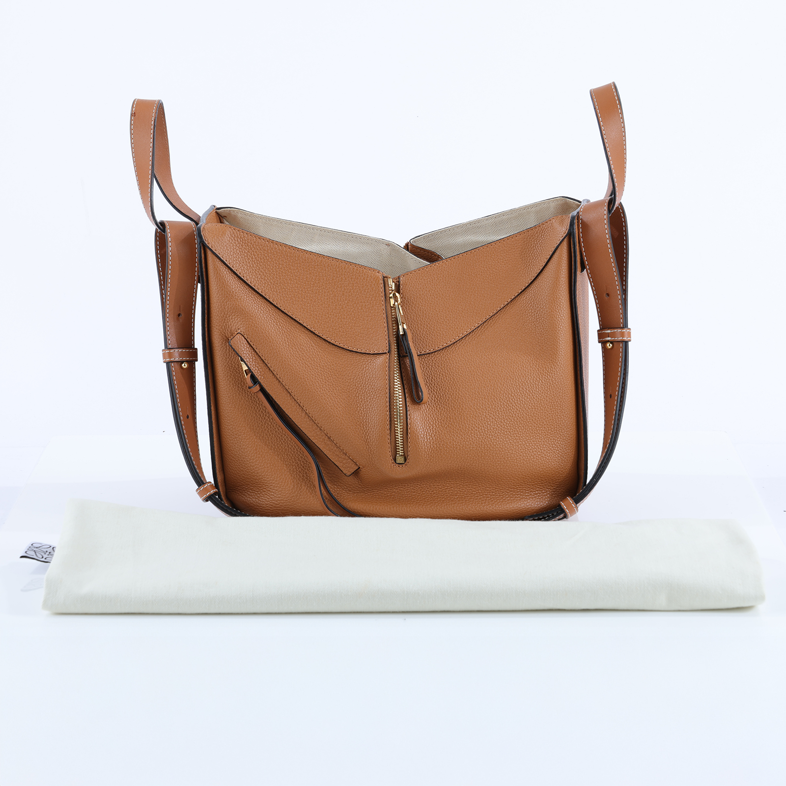 羅意威 LOEWE Hammock 手提包 小型 經典小牛皮  387.30.S35 焦糖色HAMMOCK 防塵袋