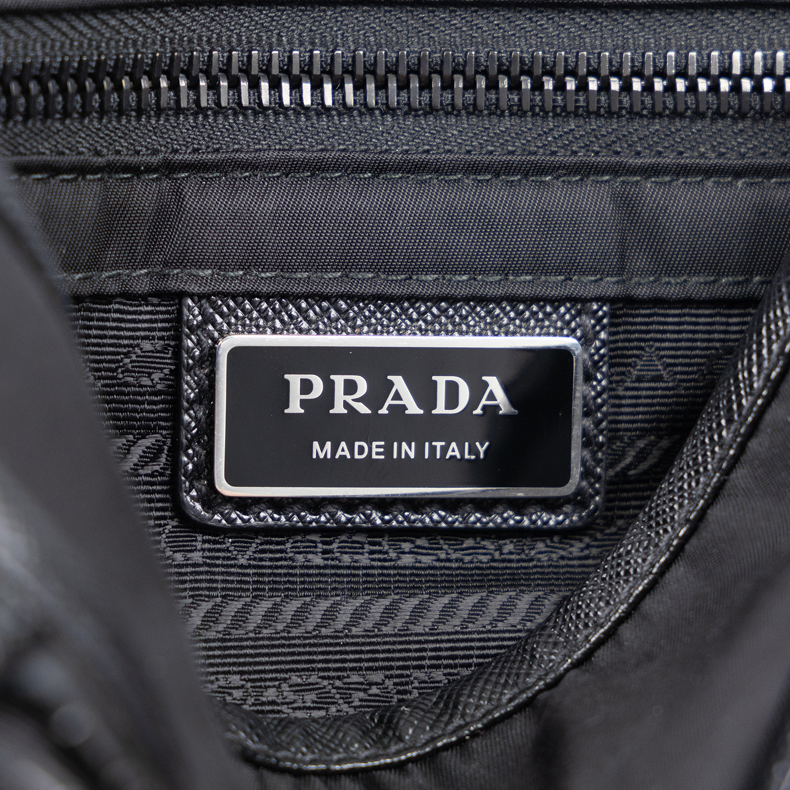 普拉達 PRADA Re-Nylon Saffiano 皮革肩背袋 2VD034_2DMH 黑Re-Nylon 及 Saffiano 皮革肩背袋 防塵袋/內袋