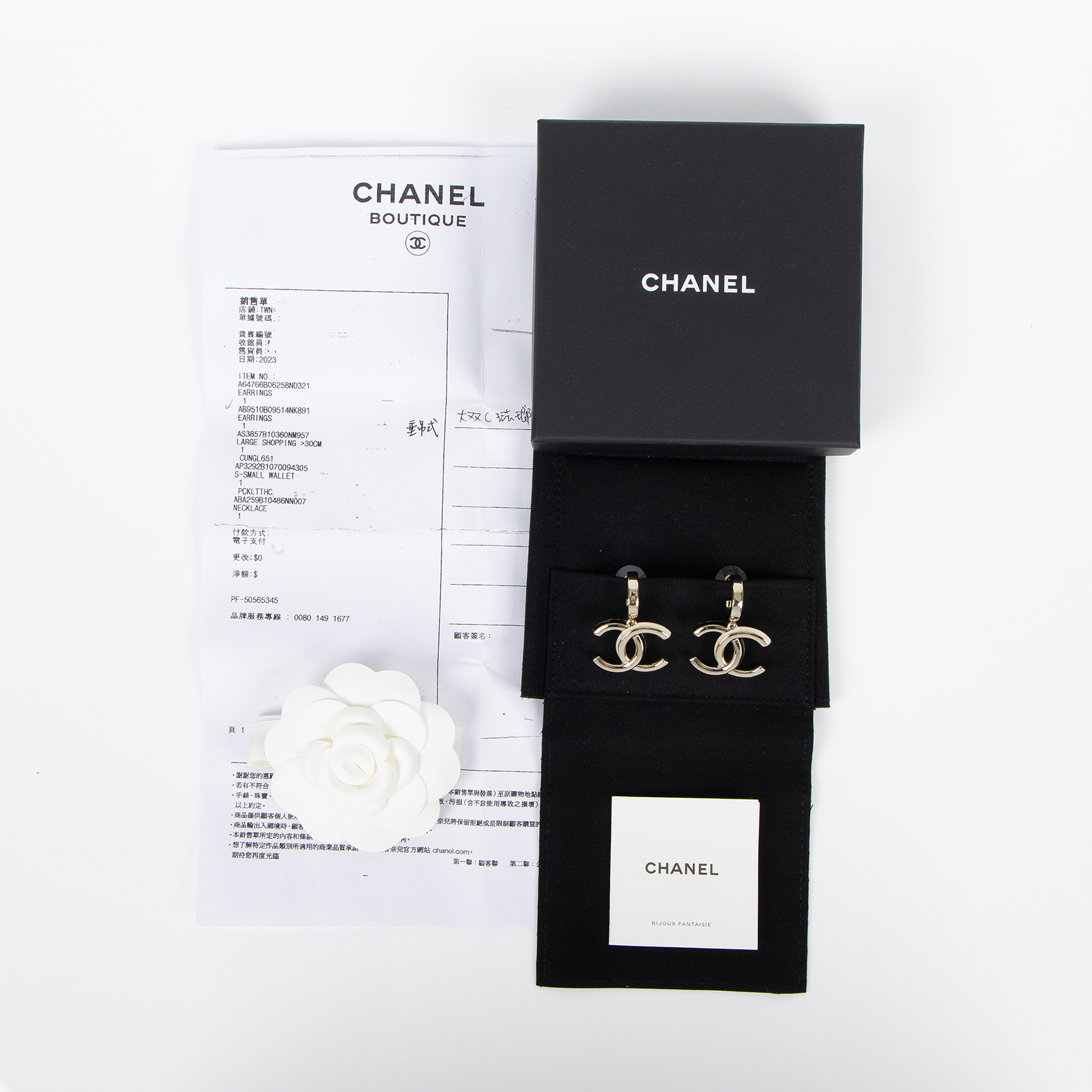 香奈兒 CHANEL 雙C 琺瑯 耳環 AB9510AB9510/A22/K 雙C黑白琺瑯耳環 原廠盒子/購買證明影本