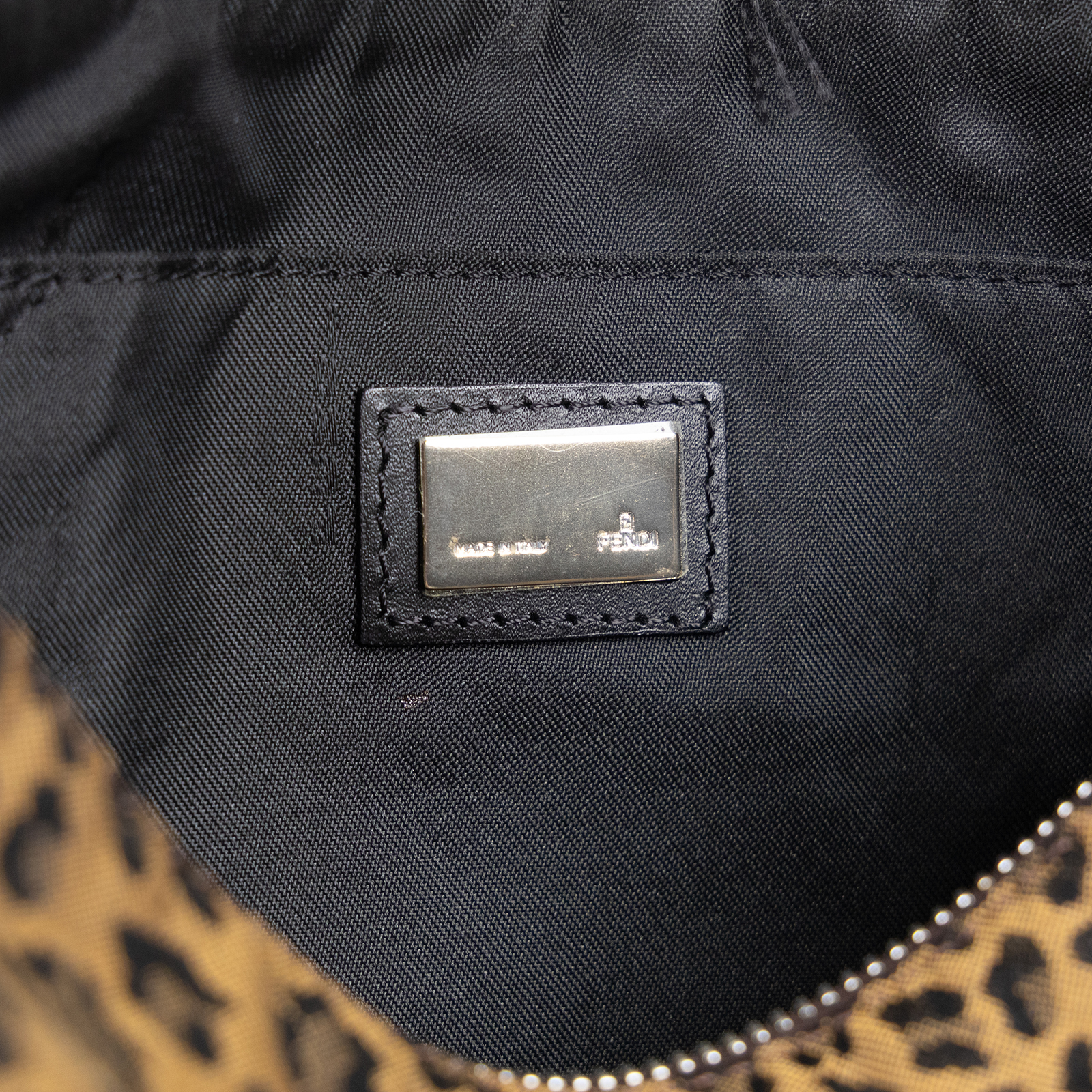 芬迪 FENDI Zucchino Pochette 帆布 肩背包 8BR26700NVT 豹紋肩背包 無附屬品