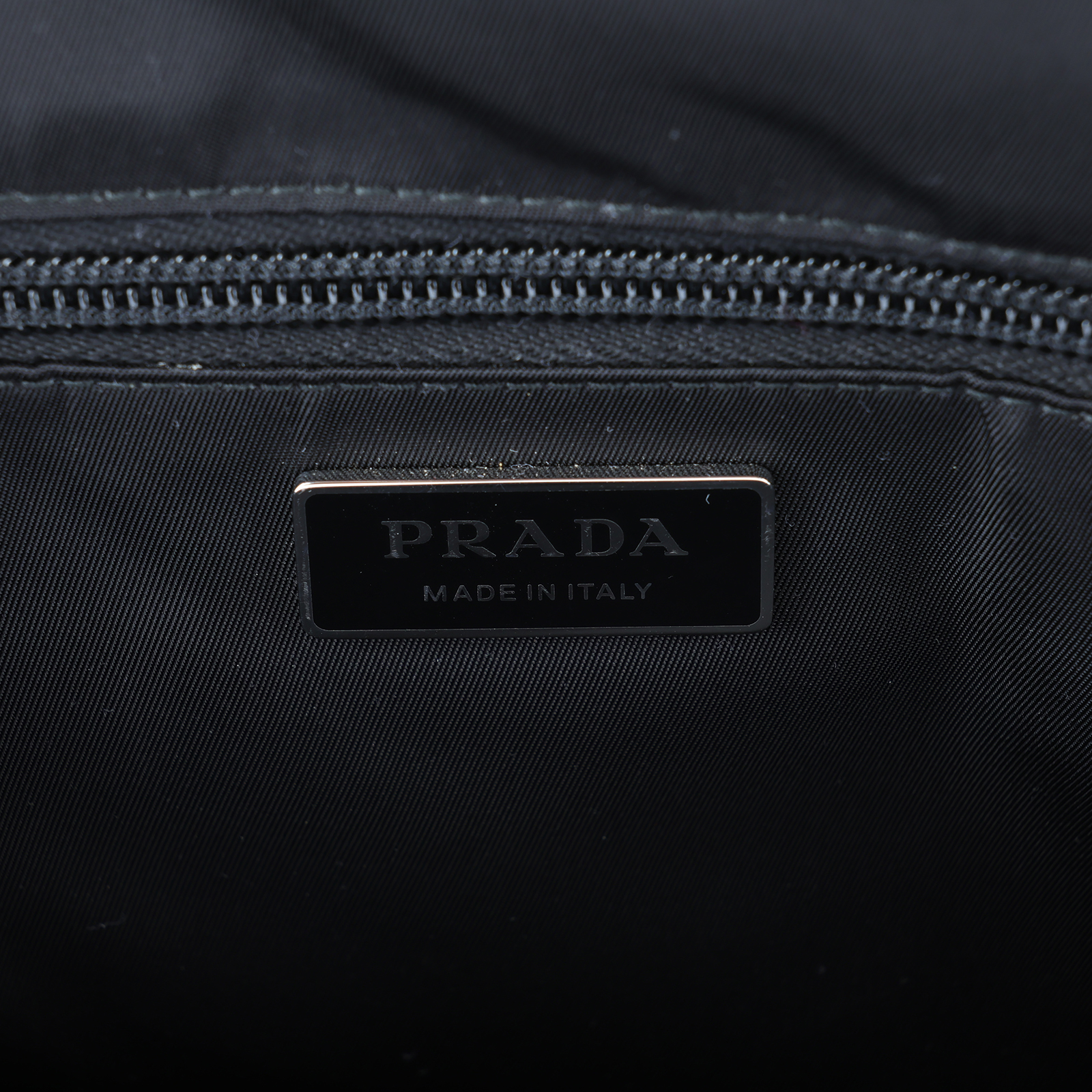 普拉達 PRADA Re-Nylon 夾棉 肩背袋 中型  1BD255_RDLN 黑尼龍郵差包 防塵袋/購買證明