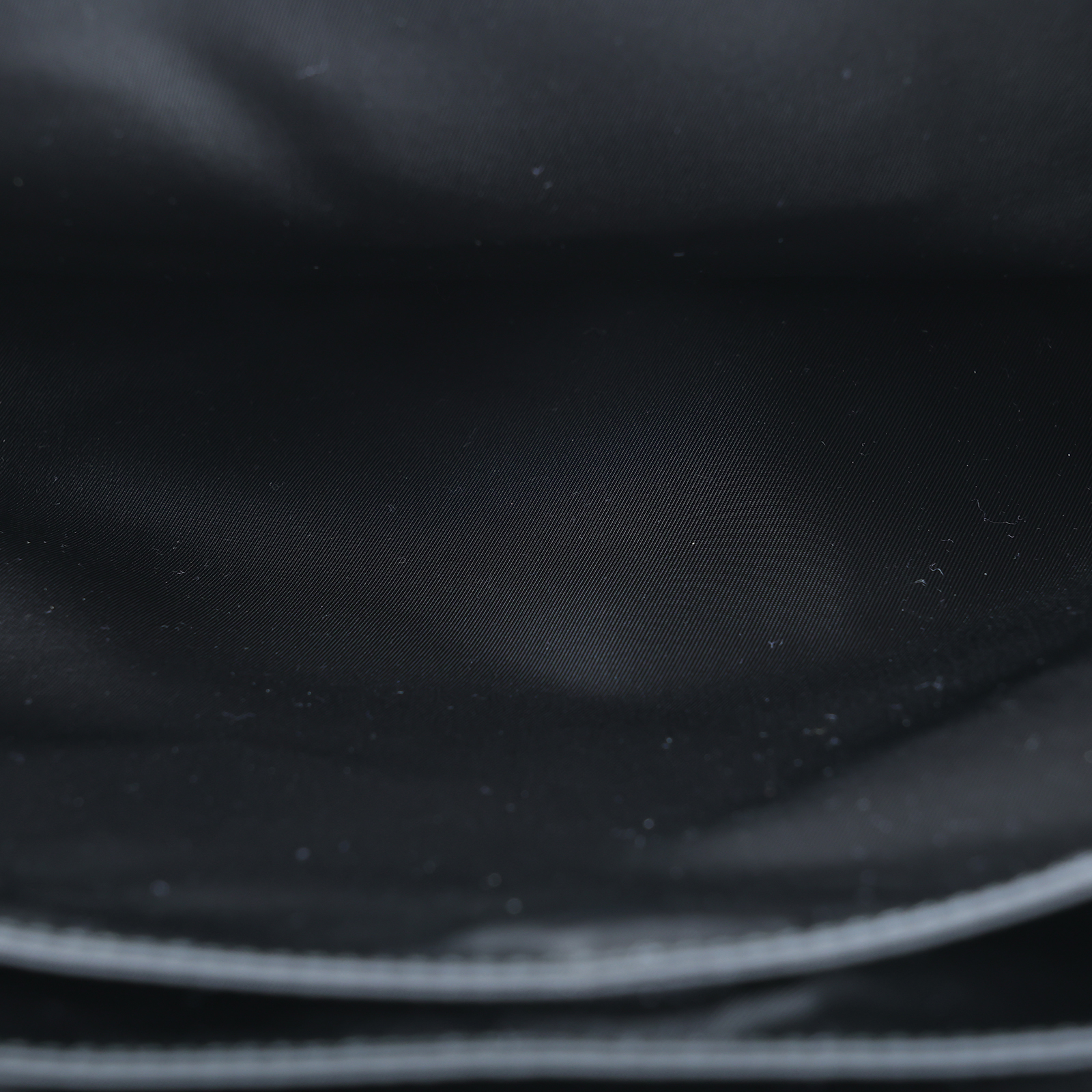 普拉達 PRADA Re-Nylon 夾棉 肩背袋 中型  1BD255_RDLN 黑尼龍郵差包 防塵袋/購買證明