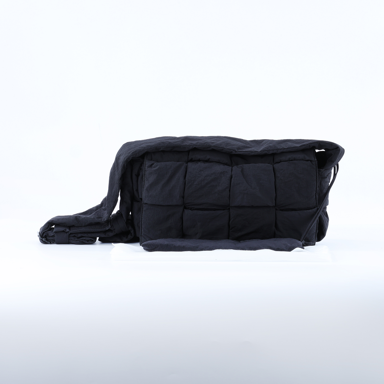 寶緹嘉 BOTTEGA VENETA Padded Tech Cassette 編織 尼龍包 705579V2B01  內袋
