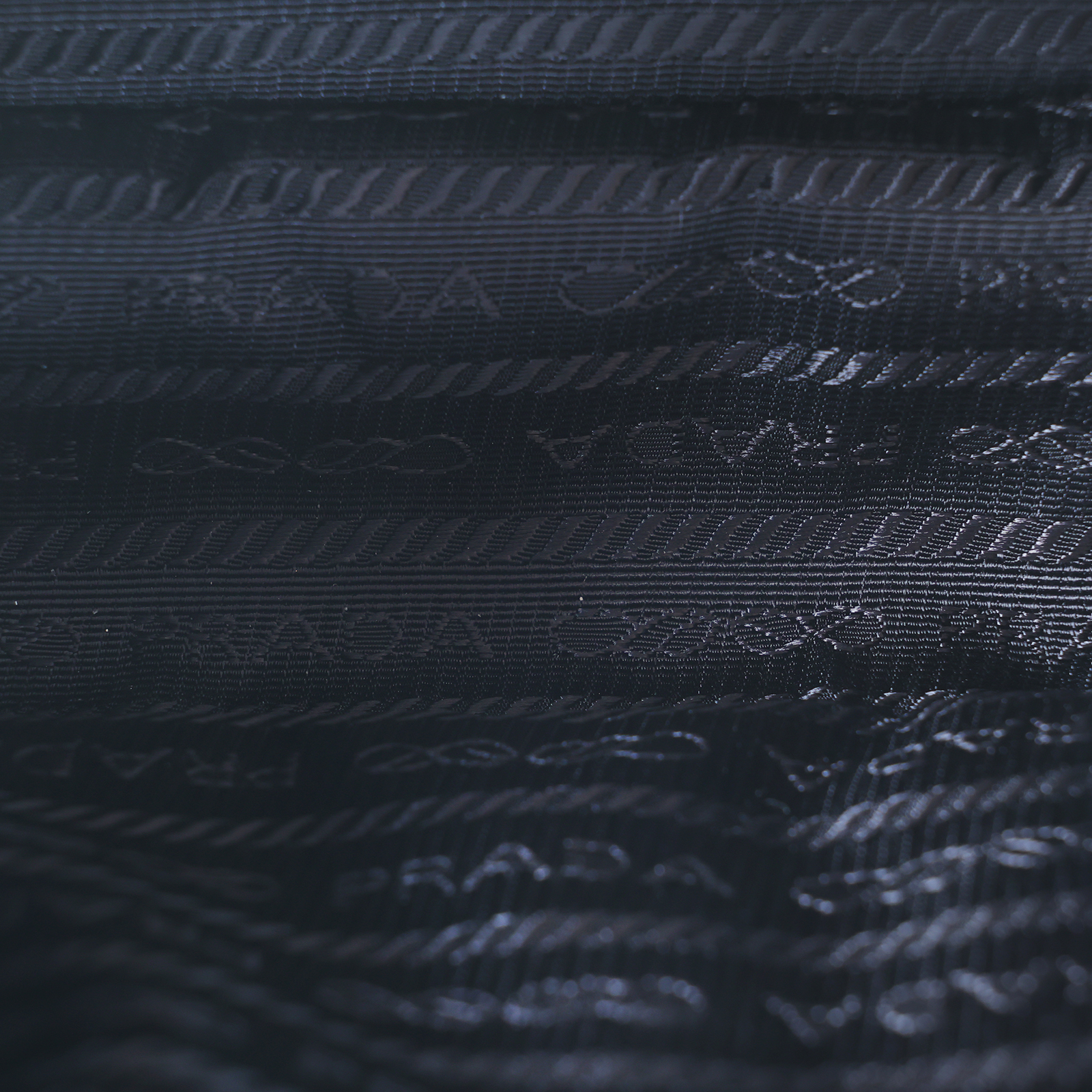 普拉達 PRADA Re-Edition 2005 Re-Nylon 手袋 1BH204_R064 黑銀三合一尼龍肩背包 無附屬品