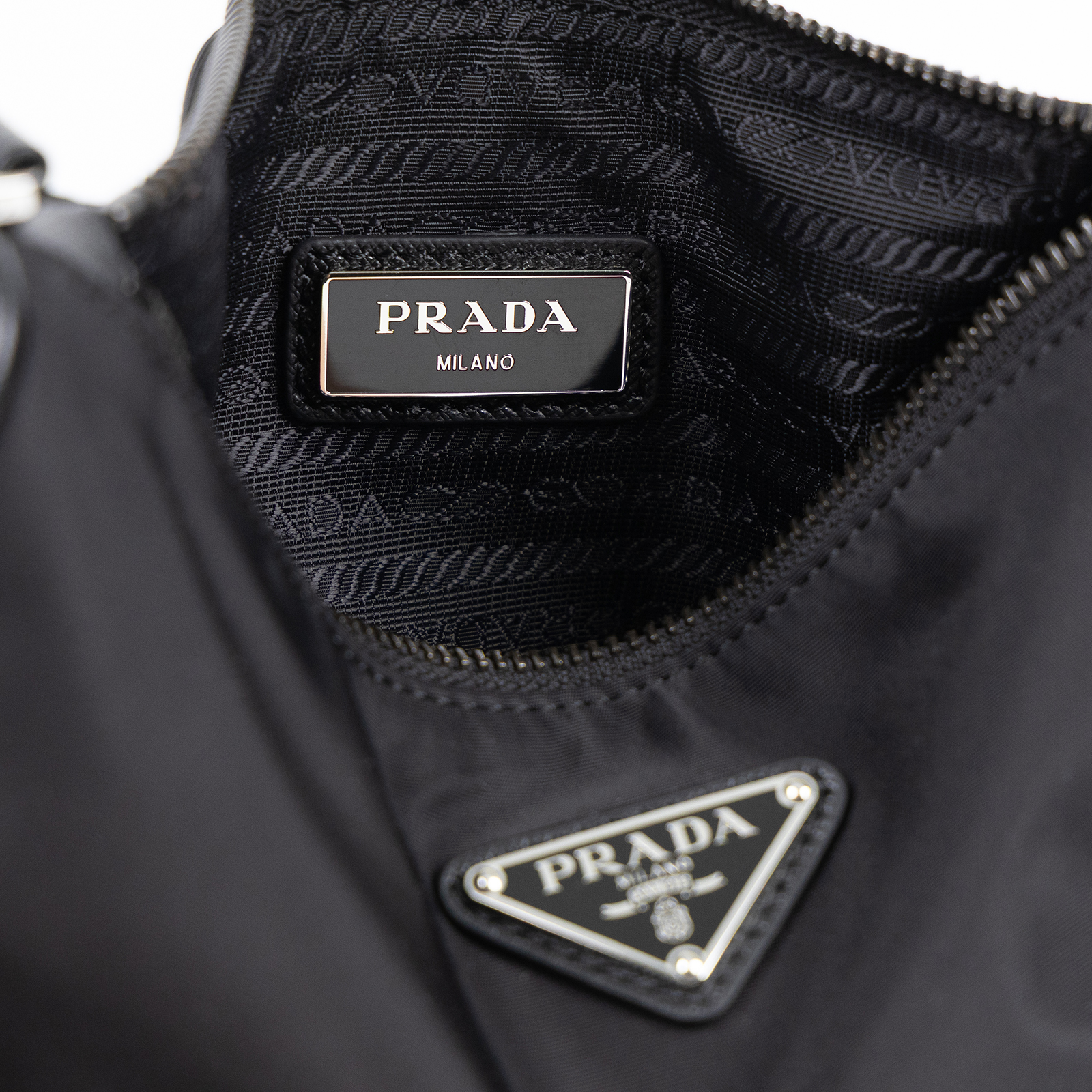 普拉達 PRADA Re-Nylon Saffiano 皮革肩背袋 2VH113_2DMH 黑尼龍二合一斜背包 背帶/子包/防塵袋