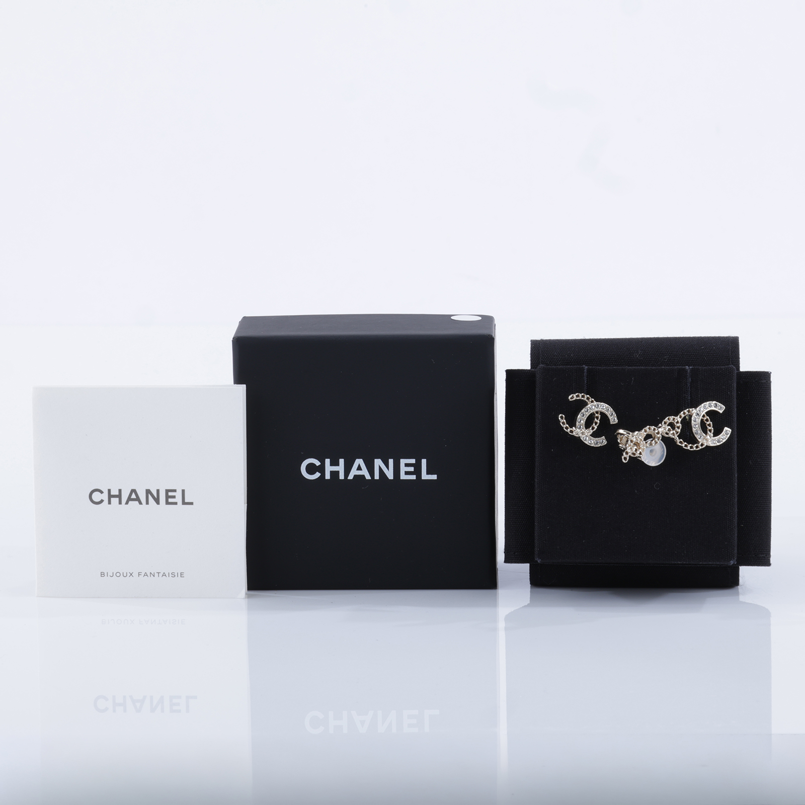 香奈兒 CHANEL 耳環 耳釘 ABG289 B21819A25B 淡金水鑽鎖鏈紋LOGO耳骨耳環 原廠盒子/內襯