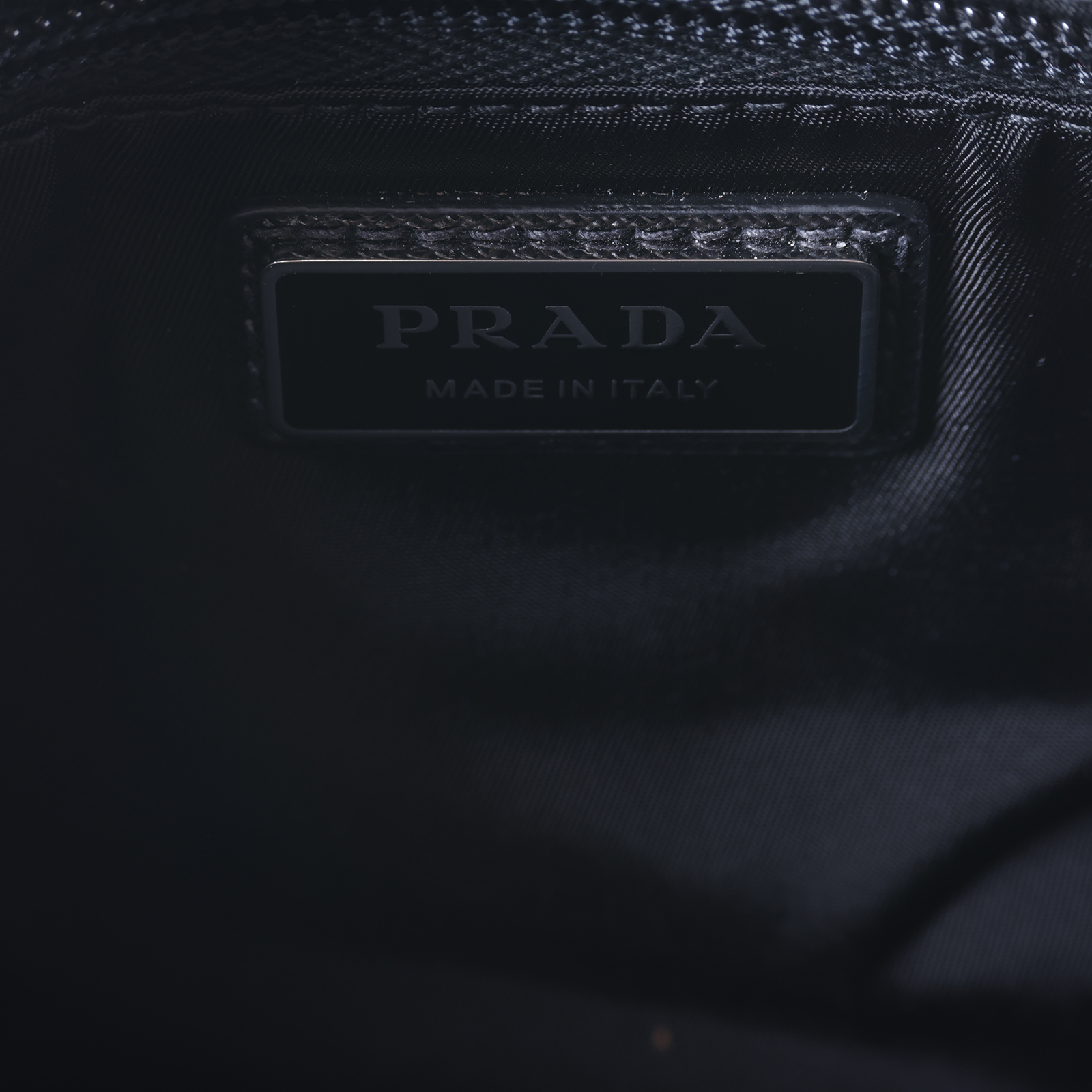 普拉達 PRADA Re-Nylon Saffiano皮革 肩背袋 中型 2VH192_2DMG 晶片款 黑Re-Nylon Saffiano中號肩背袋 防塵袋
