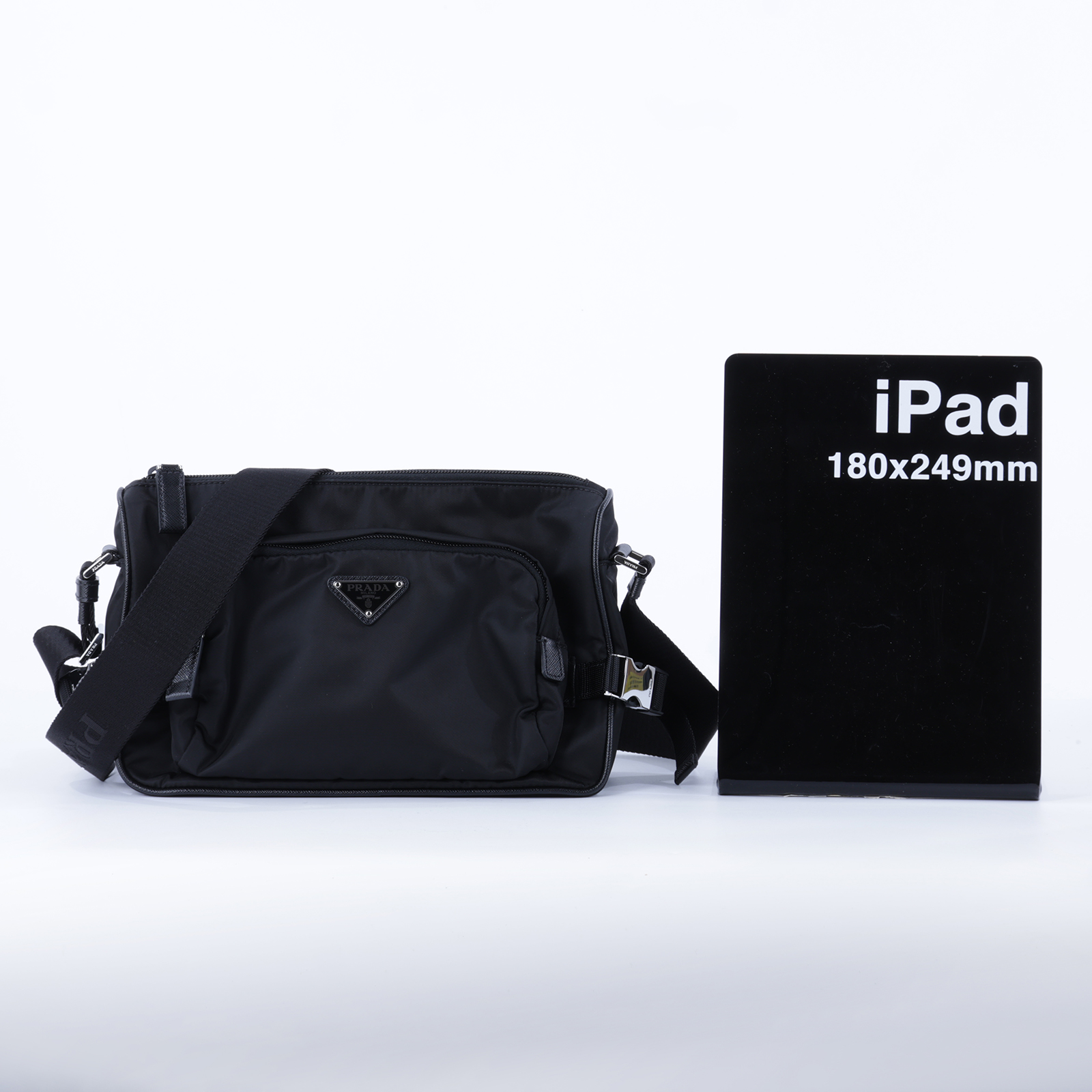 普拉達 PRADA Re-Nylon Saffiano皮革 肩背袋 中型 2VH192_2DMG 晶片款 黑Re-Nylon Saffiano中號肩背袋 防塵袋