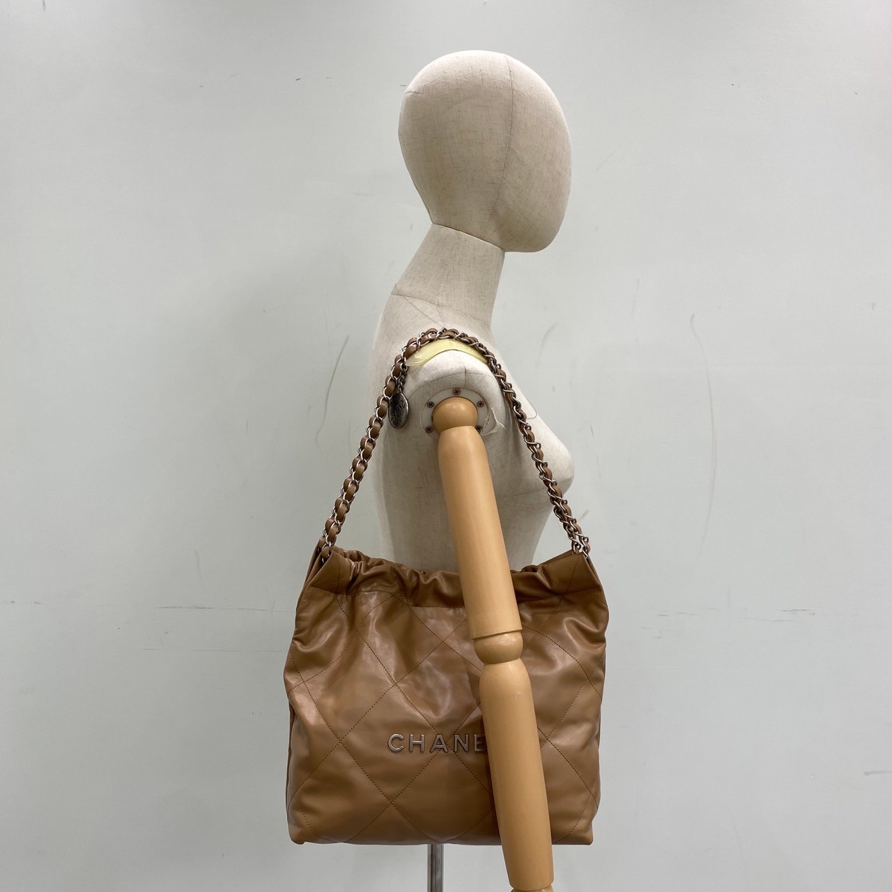 香奈兒 CHANEL 22 小型 束口包 AS3260 晶片款 奶茶色22BAG SMALL 原廠盒子/防塵袋/內袋/購買證明影本