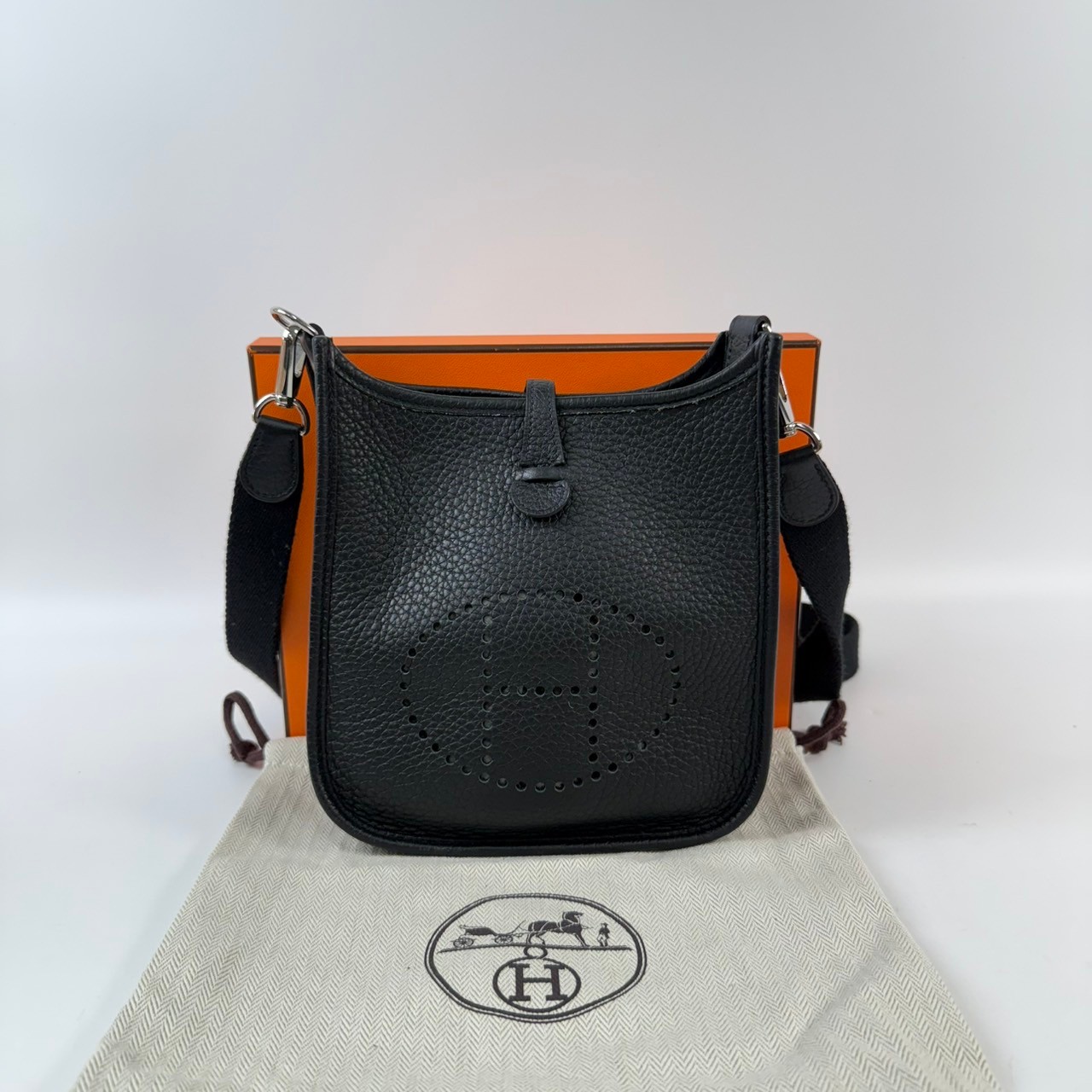 愛馬仕 Hermes Evelyne Bag 伊芙琳包 TPM EVTPM U BS 005 ZB U刻 黑銀EVELYNE 18 原廠盒子/防塵袋/背帶