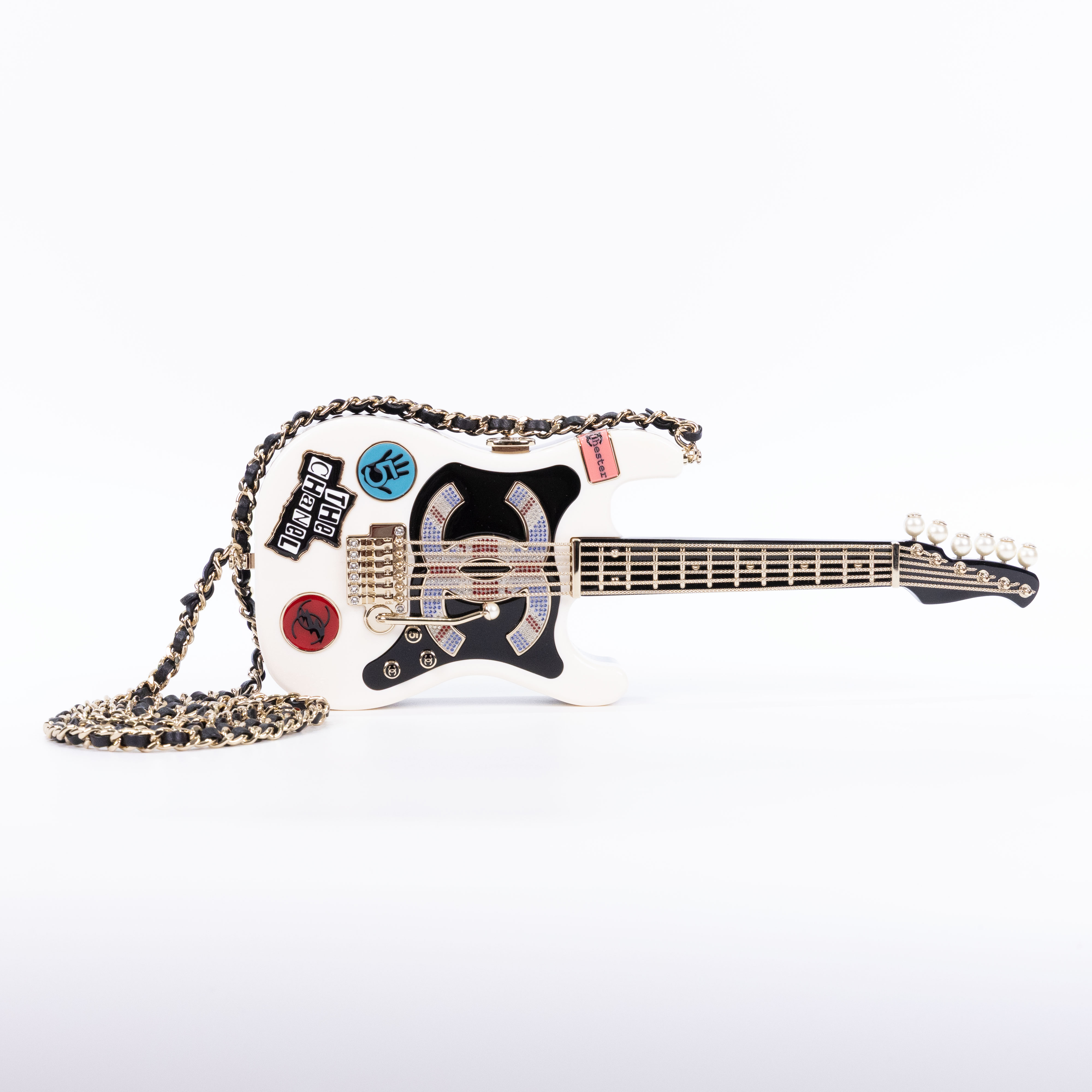 香奈兒 CHANEL 吉他 晚宴包 AS4955 晶片款 23/24A 黑白拼色樹脂吉他包Guitar Minaudiere 原廠盒子/防塵袋