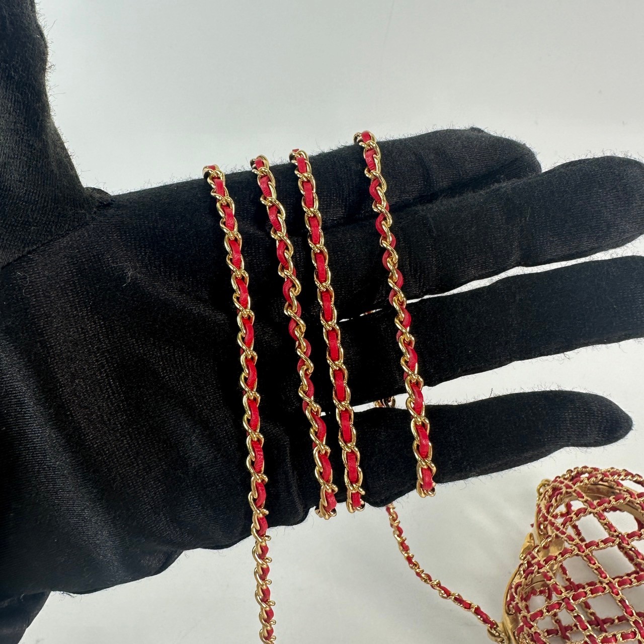 香奈兒 CHANEL 愛心型 晚宴包  晶片款 鏤空皮穿鍊愛心包 原廠盒子/防塵袋