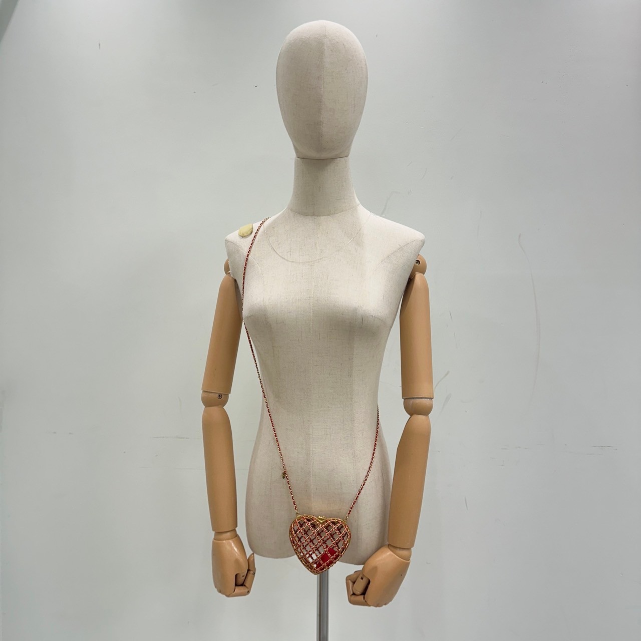 香奈兒 CHANEL 愛心型 晚宴包  晶片款 鏤空皮穿鍊愛心包 原廠盒子/防塵袋