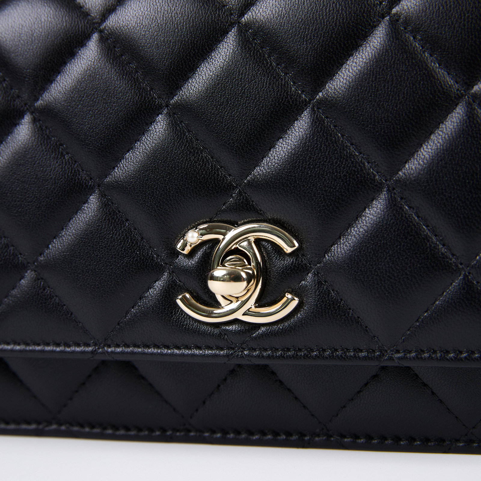 香奈兒 CHANEL Handle 珍珠 woc 肩背包 AP3952 晶片款 黑金羊珍珠HANDEL WOC 防塵袋/購買證明