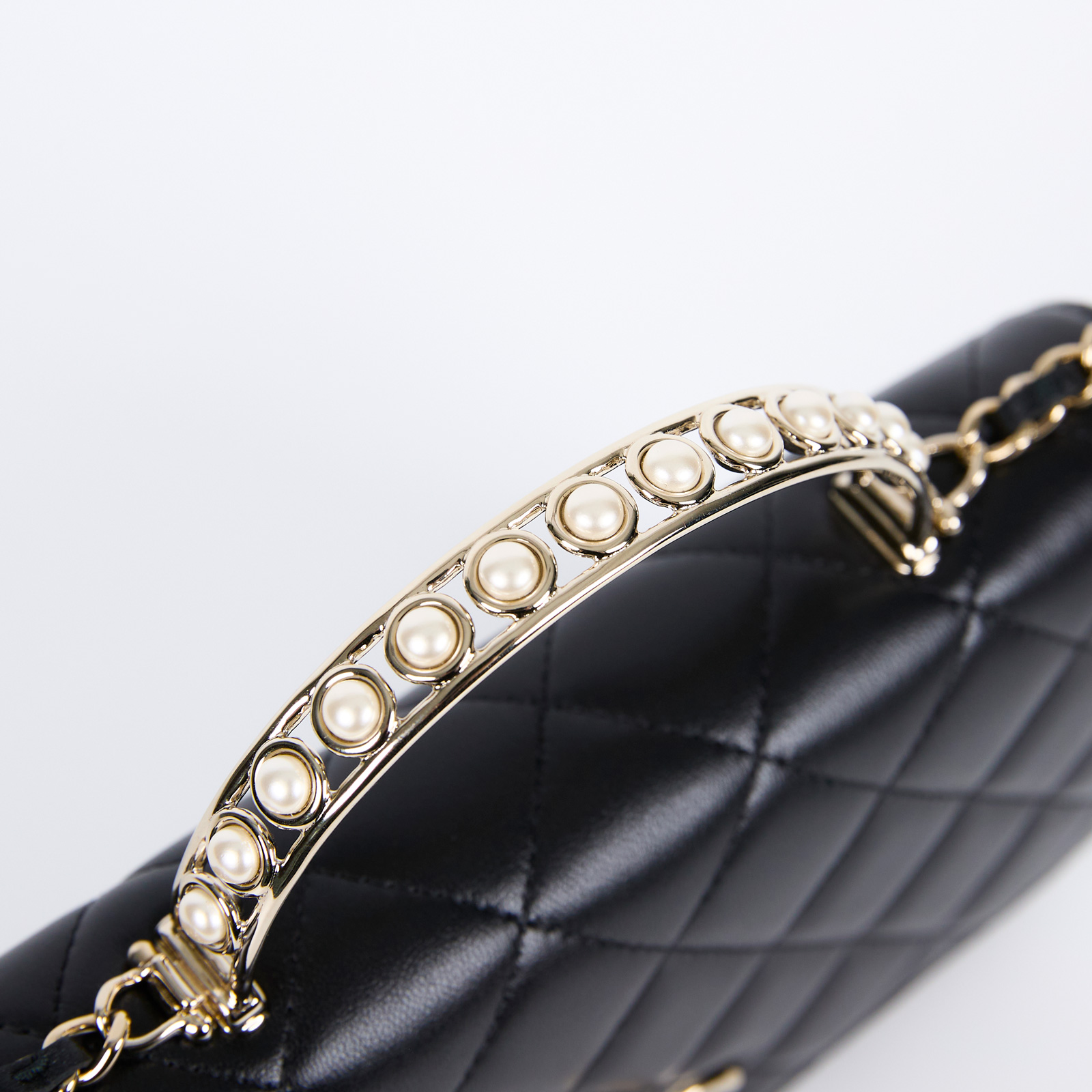 香奈兒 CHANEL Handle 珍珠 woc 肩背包 AP3952 晶片款 黑金羊珍珠HANDEL WOC 防塵袋/購買證明