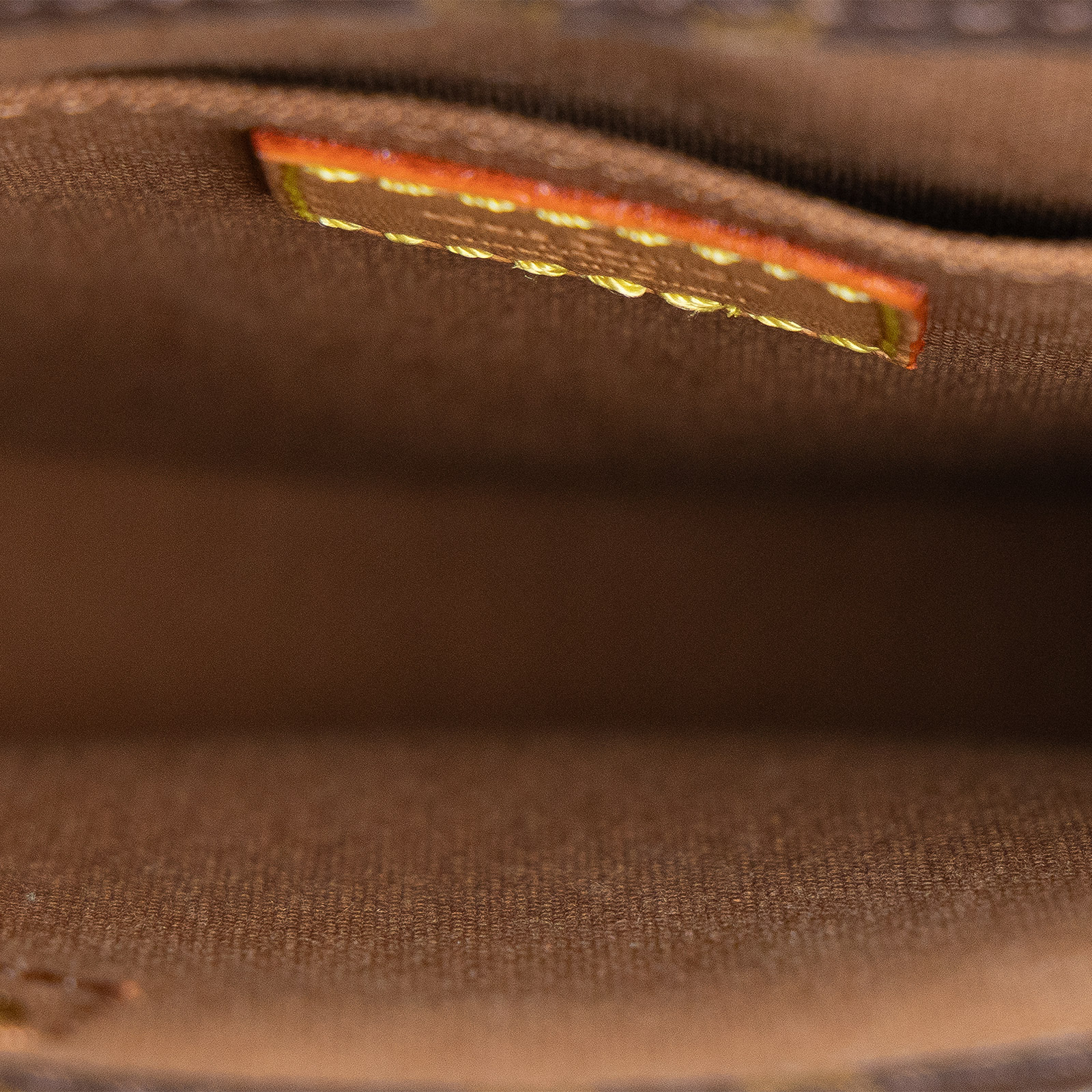 路易威登 LOUIS VUITTON Petit Sac Plat 經典帆布 斜背包 M69442  原廠盒子/防塵袋/背帶