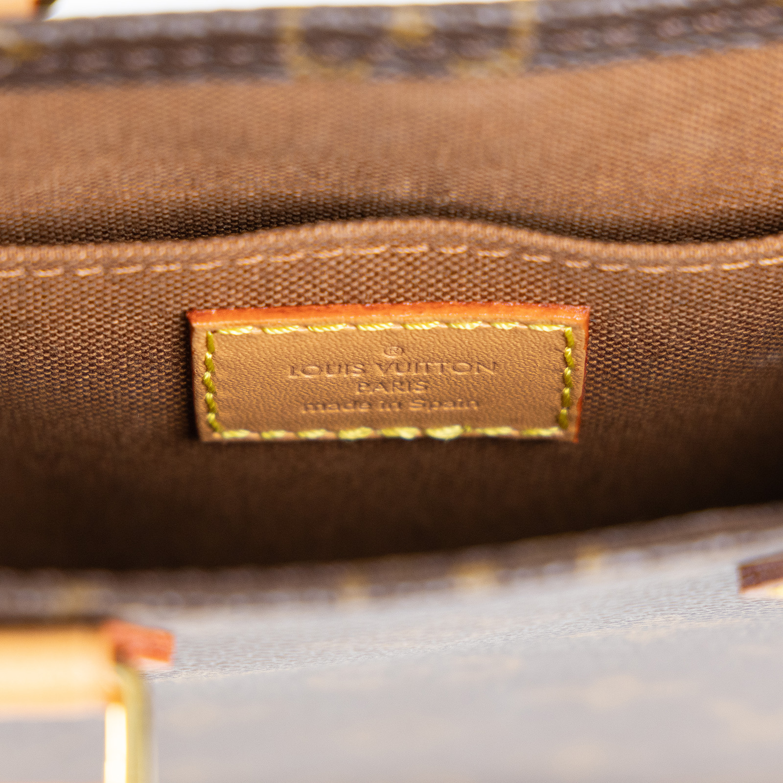 路易威登 LOUIS VUITTON Petit Sac Plat 經典帆布 斜背包 M69442  原廠盒子/防塵袋/背帶