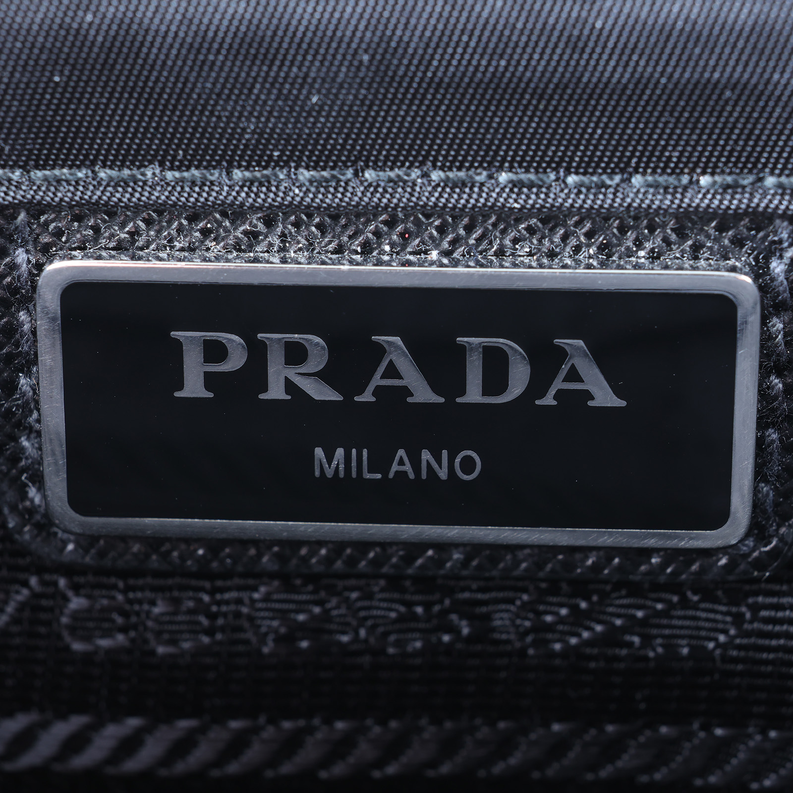 普拉達 PRADA Re-Nylon Saffiano 皮革肩背袋 2VD034_2DMH 黑尼龍掀蓋郵差包 內袋/保證卡