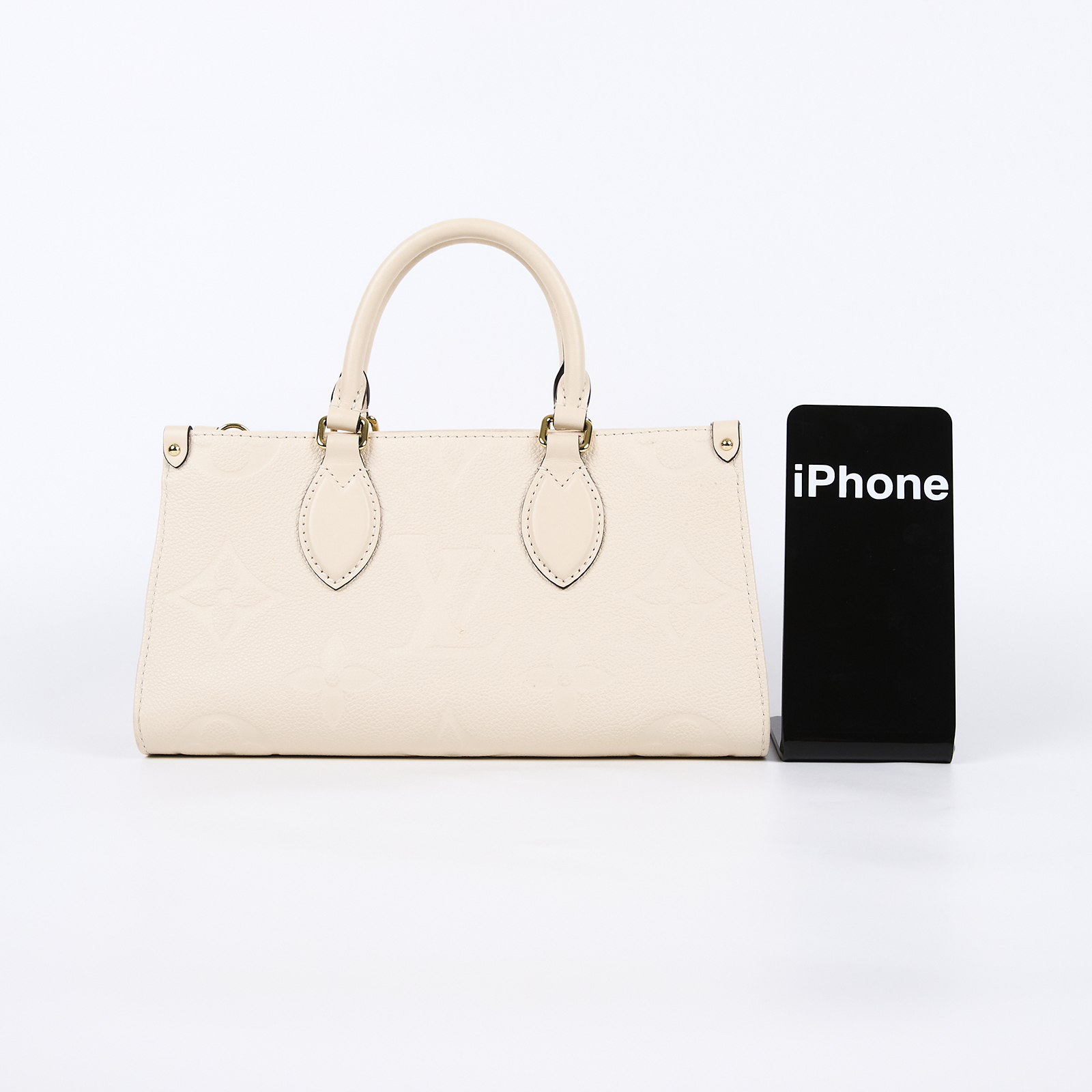 路易威登 LOUIS VUITTON OnTheGo East West 奶油色 壓花粒面牛皮 手提 斜背包 M23698 晶片款  防塵袋/背帶2