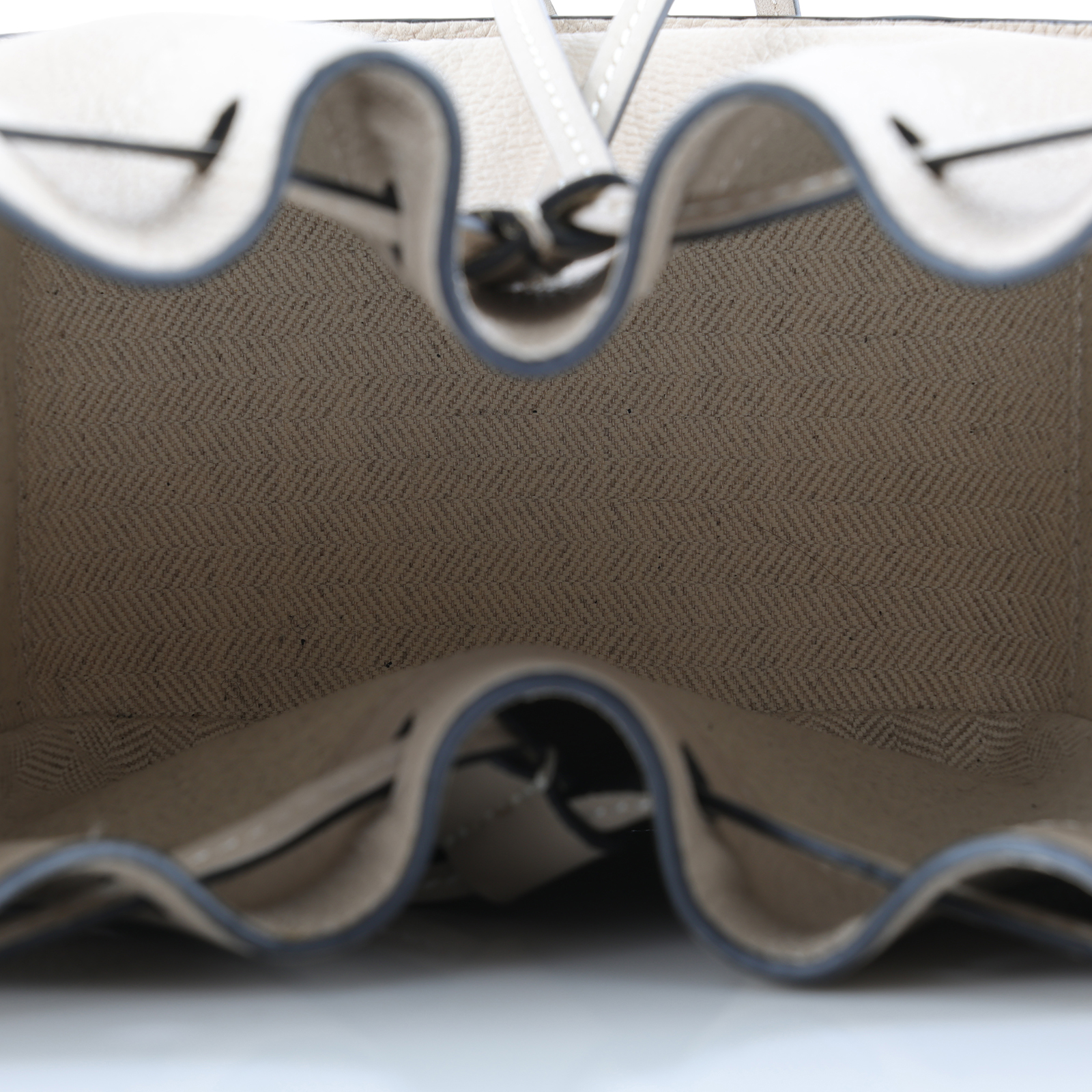 羅意威 LOEWE Mini Hammock drawstring 迷你 小牛皮 肩背 吊床包 A538V07X15 沙色hammock MINI 背帶