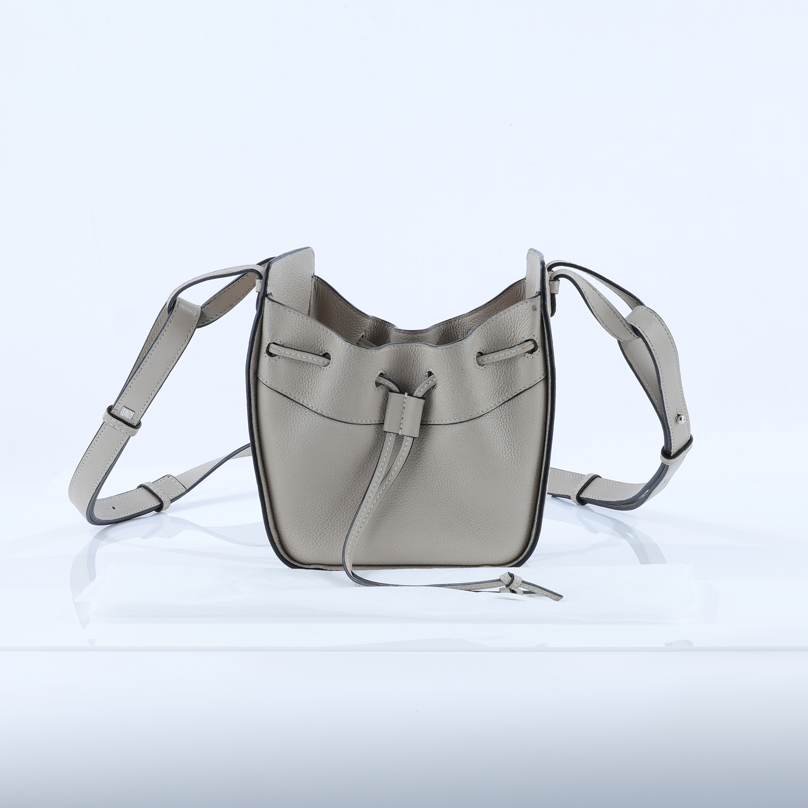 羅意威 LOEWE Mini Hammock drawstring 迷你 小牛皮 肩背 吊床包 A538V07X15 沙色hammock MINI 背帶