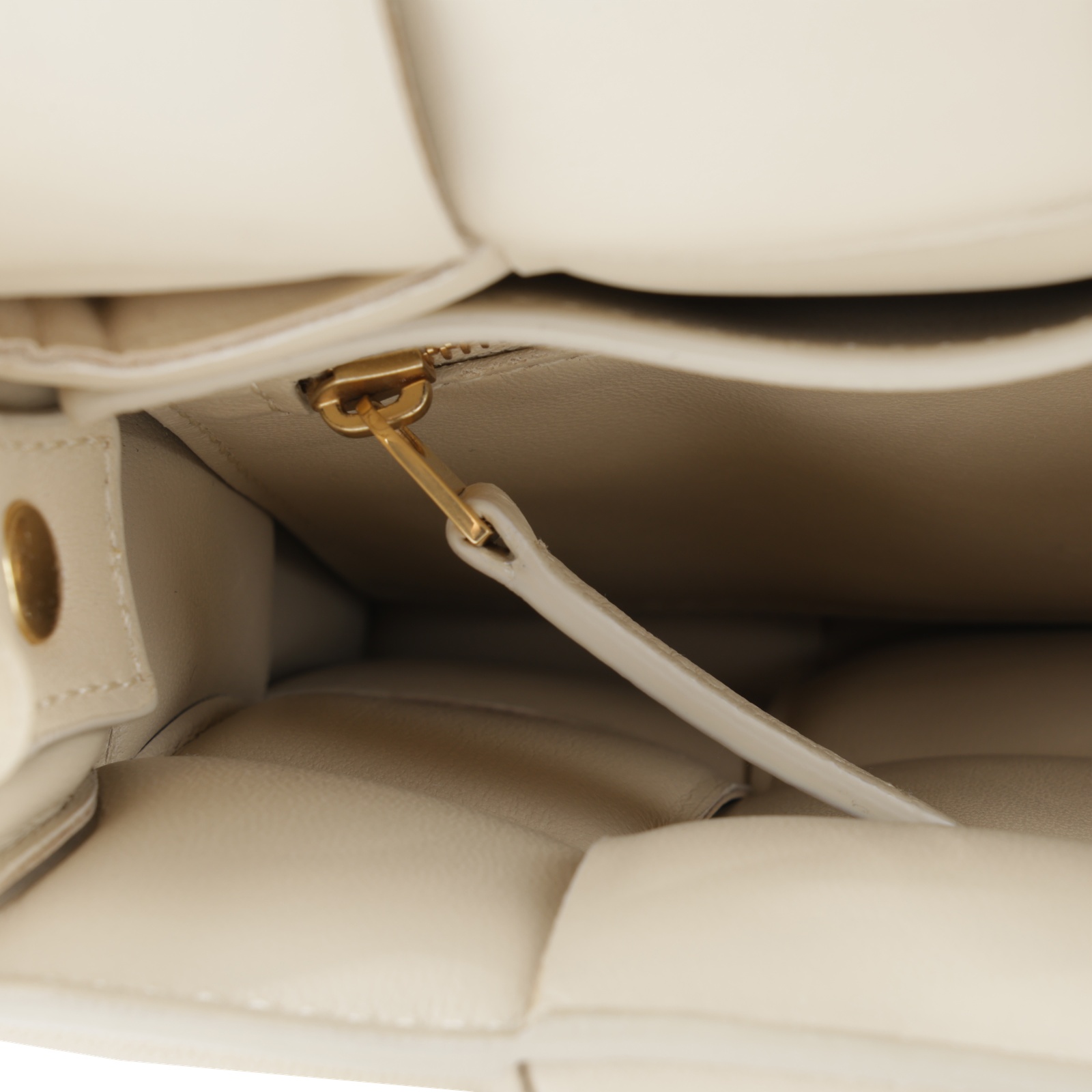 寶緹嘉 BOTTEGA VENETA Small Padded Cassette 小型 枕頭編織包 肩背包 斜背包 B09153D25C  防塵袋