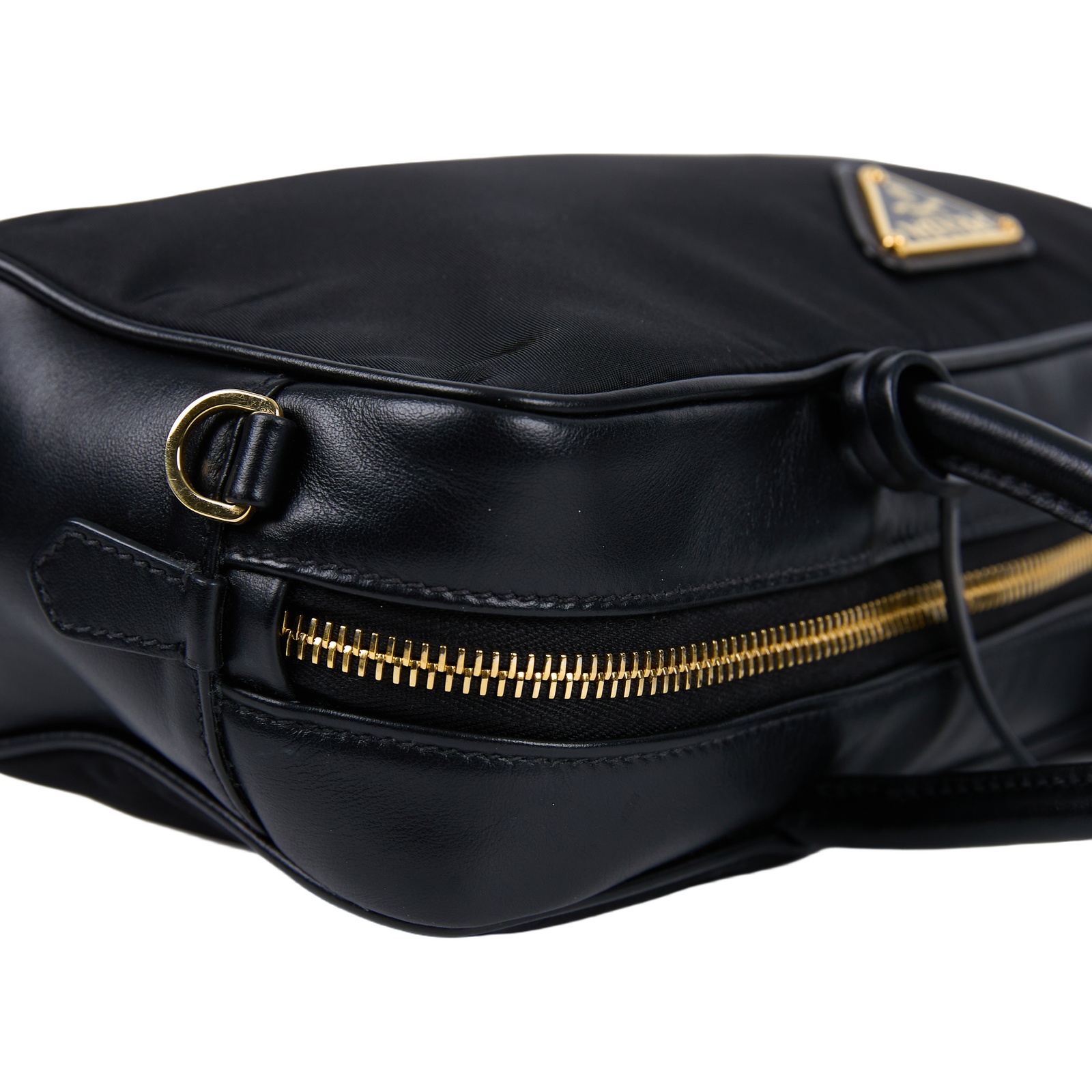 普拉達 PRADA Re-Nylon East-West 尼龍 肩背包 手提包 1BB127_2C8Q 黑尼龍拚皮革鎖頭肩背包 防塵袋/鎖組/發票