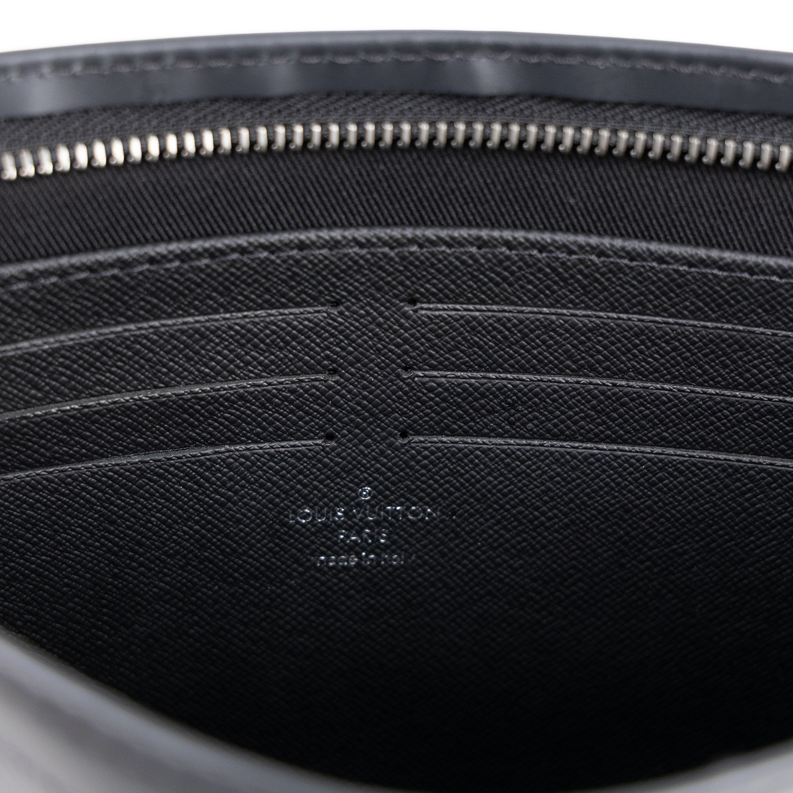 路易威登 LOUIS VUITTON Pochette Voyage MM 手拿包 Eclipse M69535 晶片款 黑原花手拿包 防塵袋
