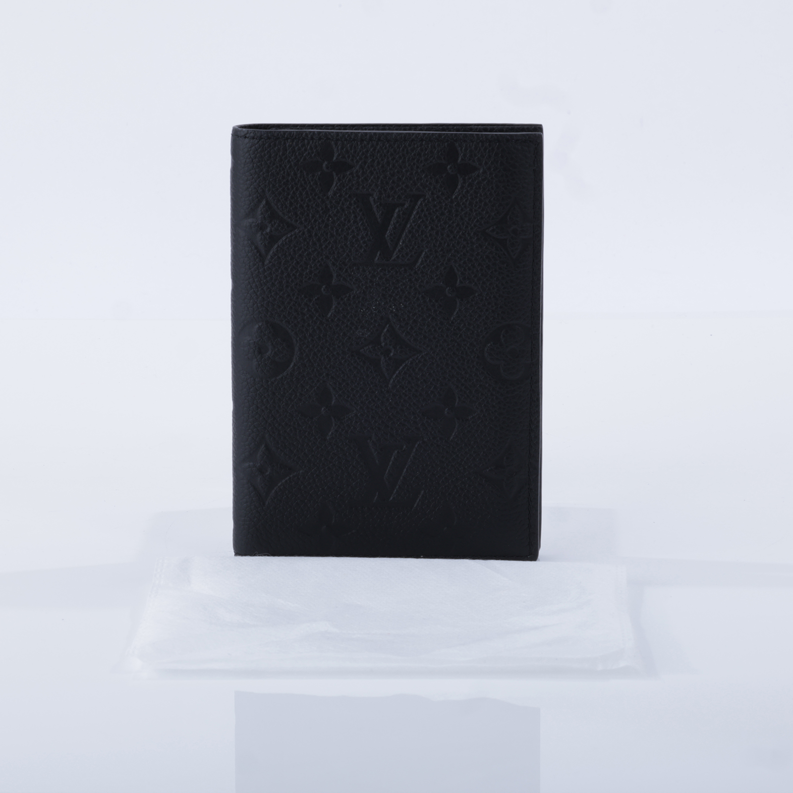 路易威登 LOUIS VUITTON 護照封套 壓花牛皮 黑色 M63914 晶片款 黑原花壓紋護照夾 無附屬品