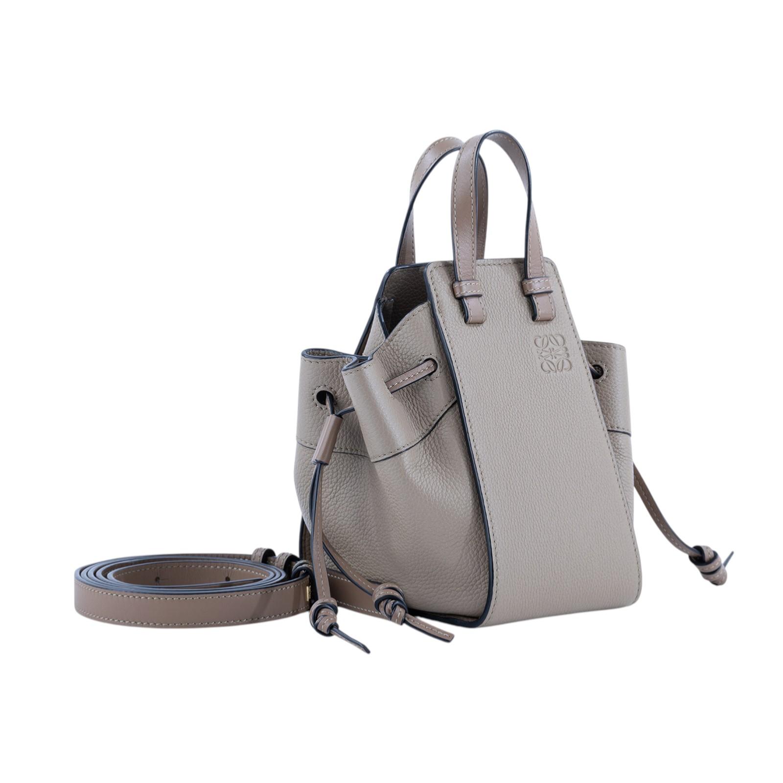 羅意威 LOEWE Mini Hammock drawstring 迷你 小牛皮 肩背 吊床包 A538V07X15  防塵袋/背帶(邊膠裂)